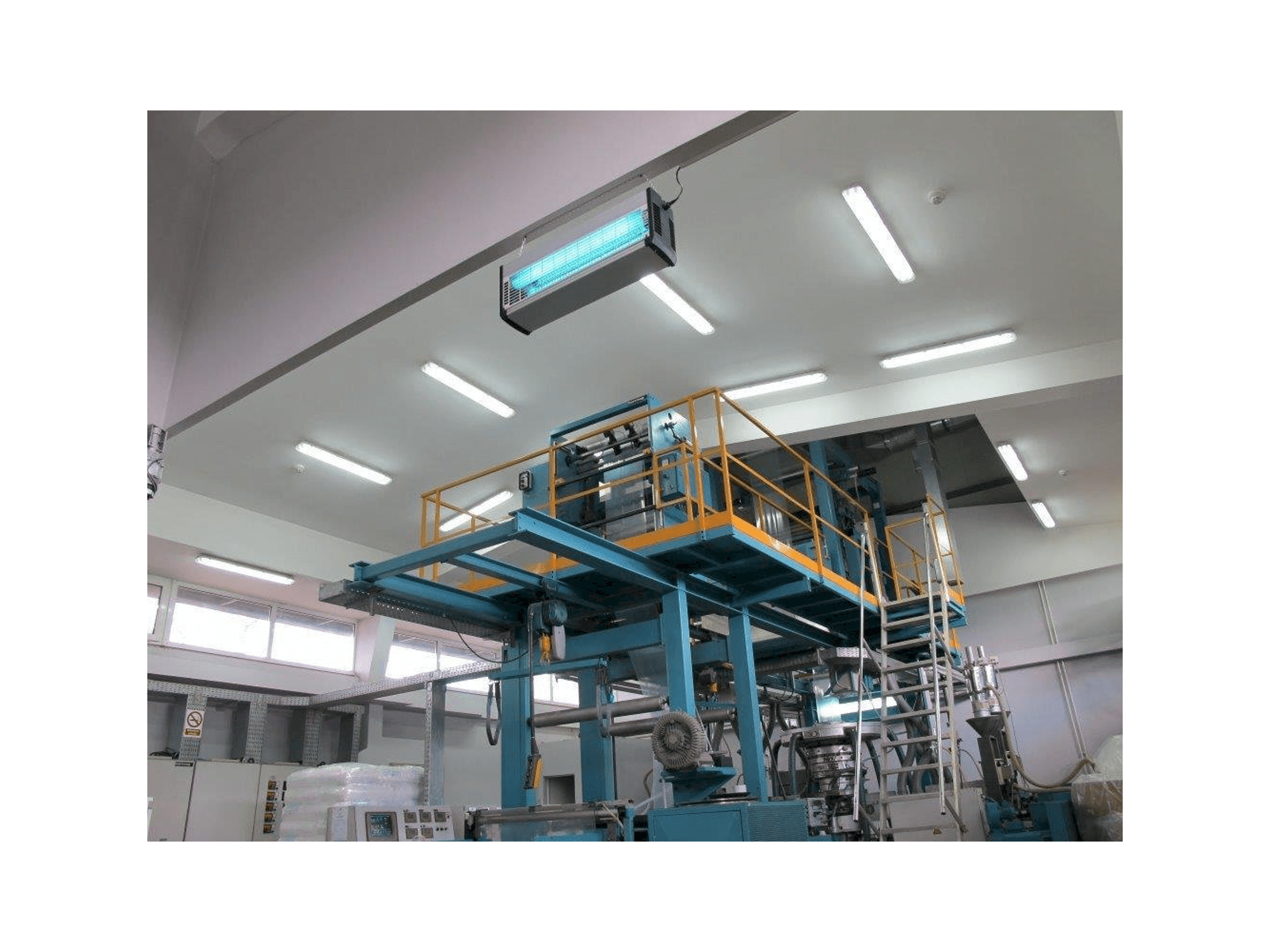 Čelní pohled na BARMAG BF 12/4.5 - 800 AK stroj