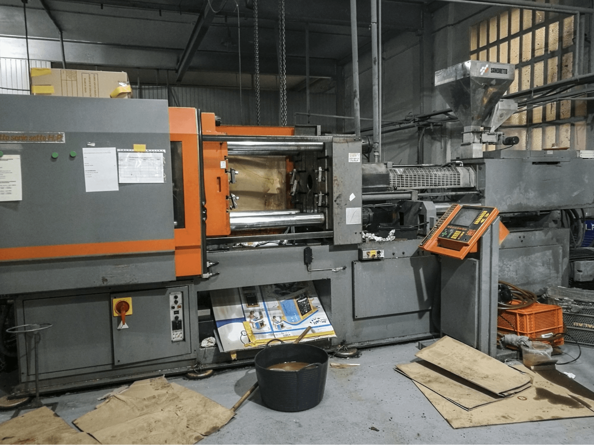 Čelní pohled na SANDRETTO S.7.250 stroj