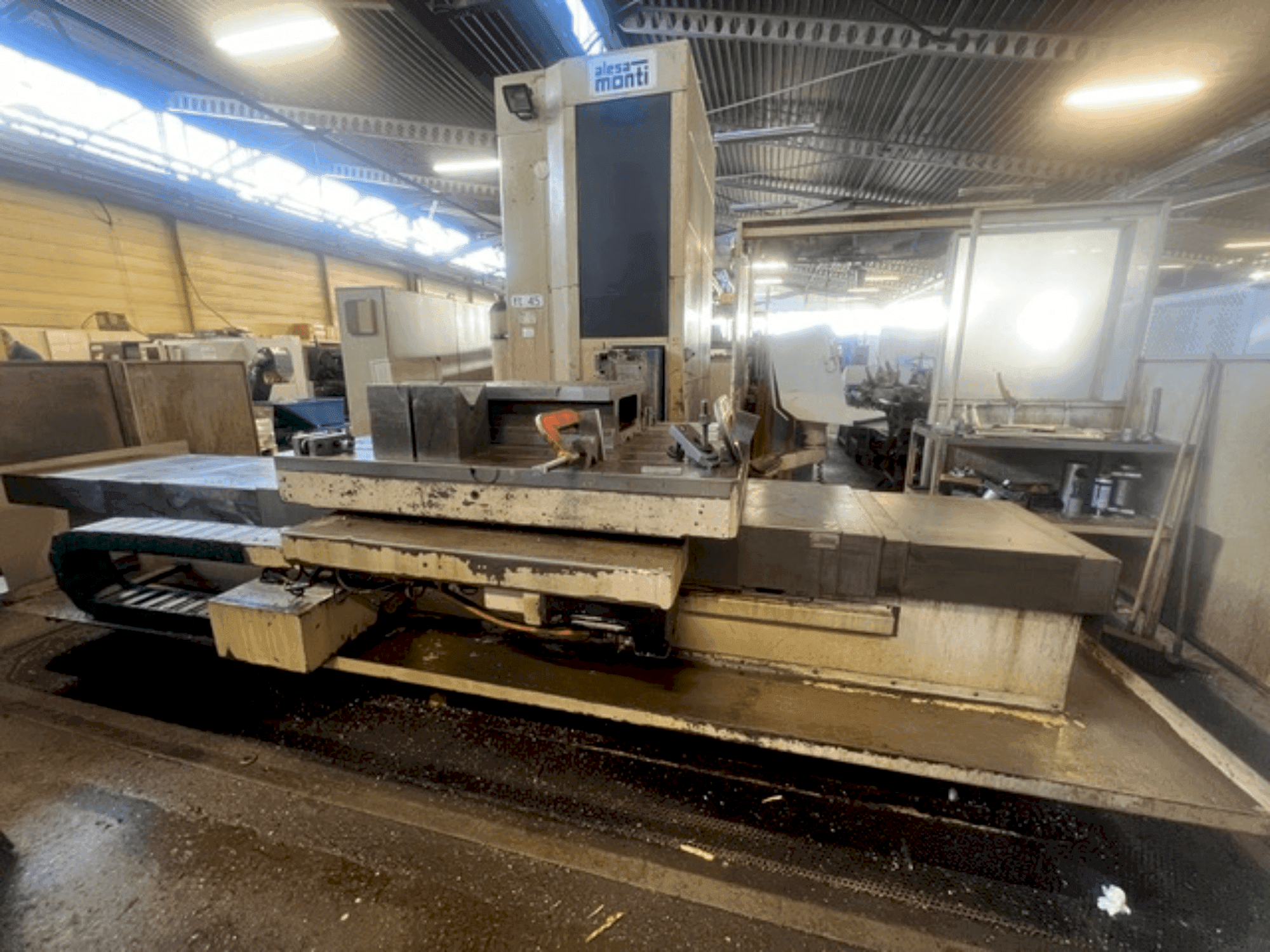 Čelní pohled na ALESA MONTI FT45TG stroj