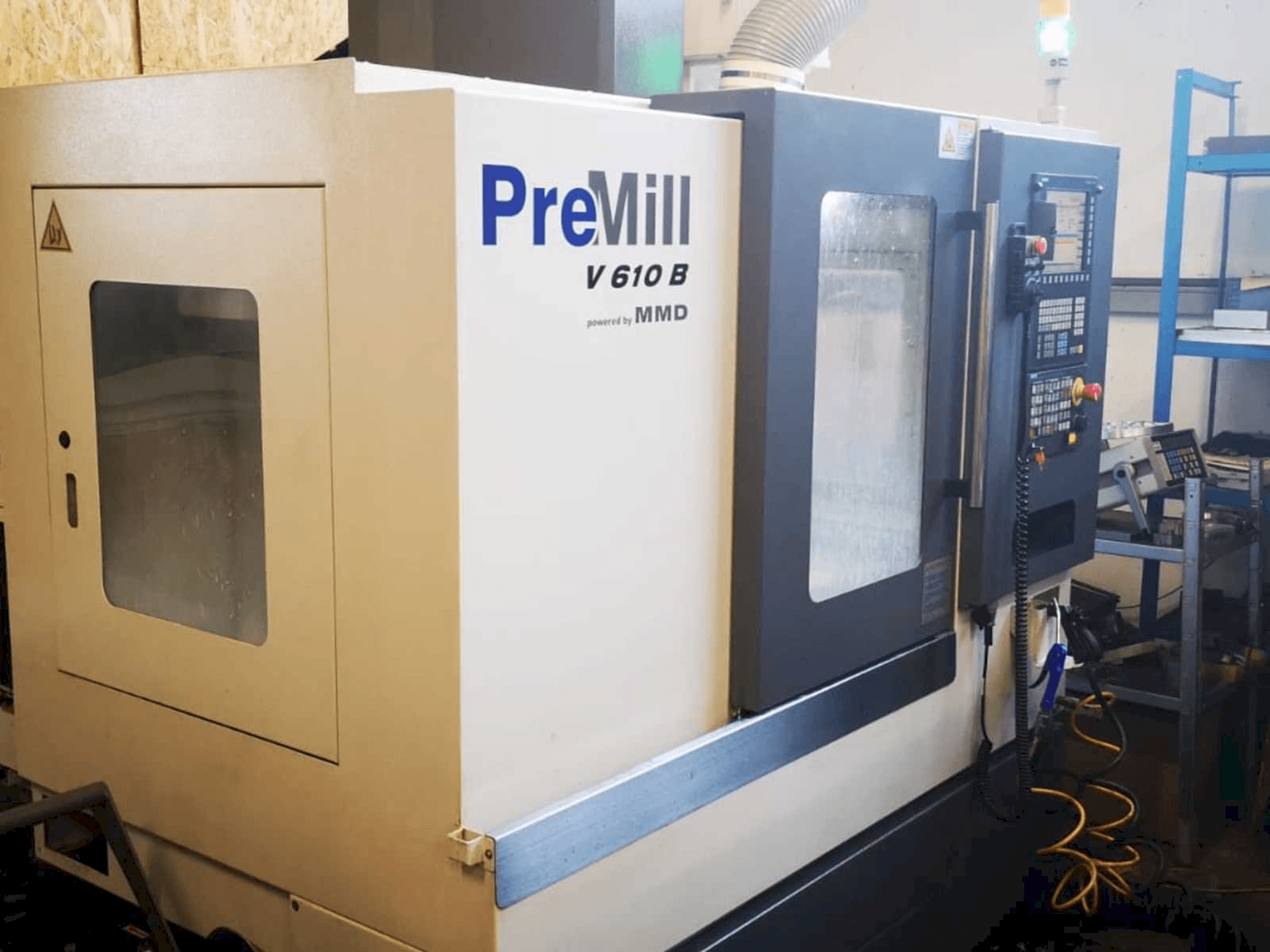 Čelní pohled na PreMill V 610 B stroj