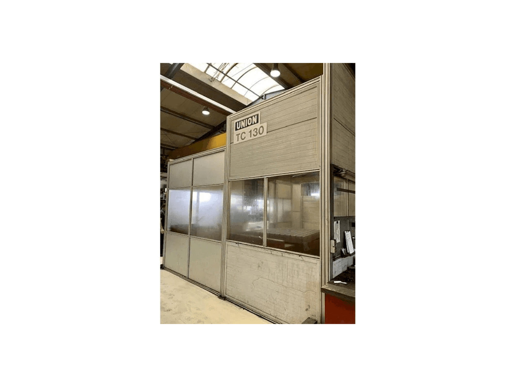 Čelní pohled na UNION TC 130 stroj