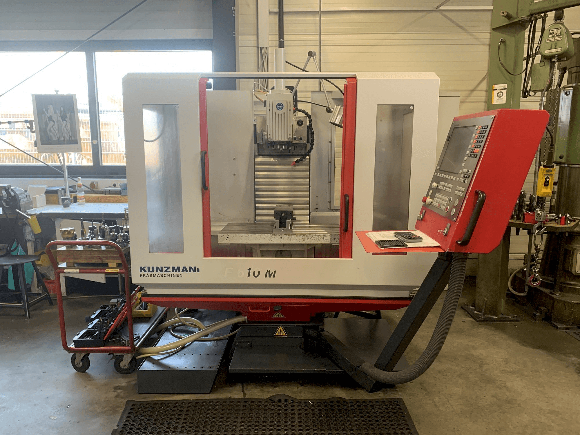 Čelní pohled na KUNZMANN WF 610 M stroj