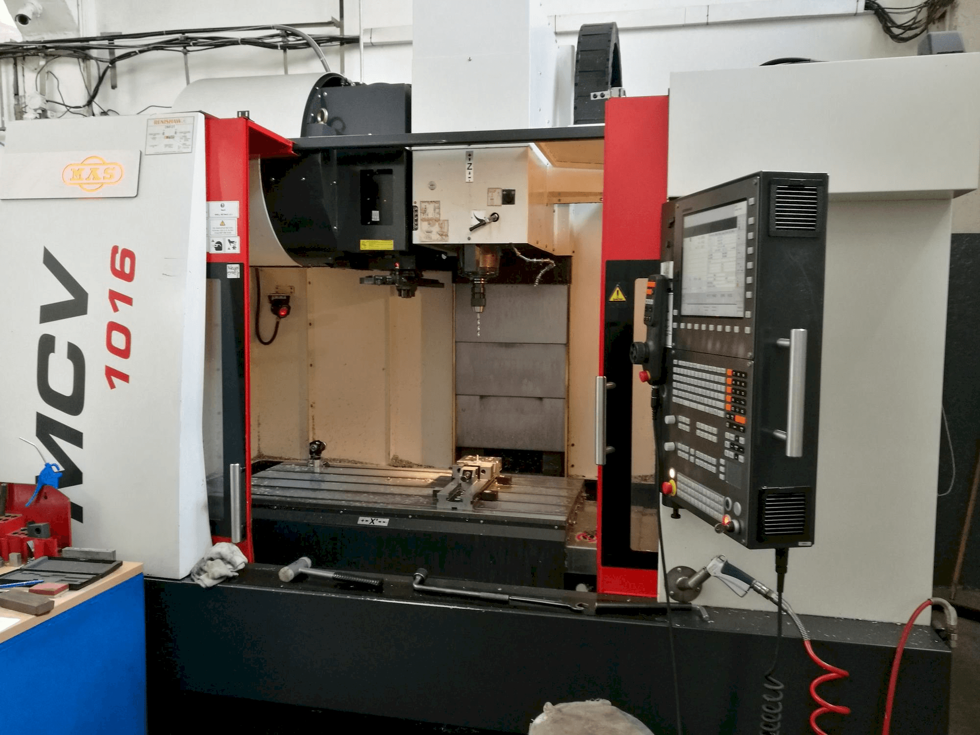 Čelní pohled na KOVOSVIT MAS MCV 1016 Quick stroj