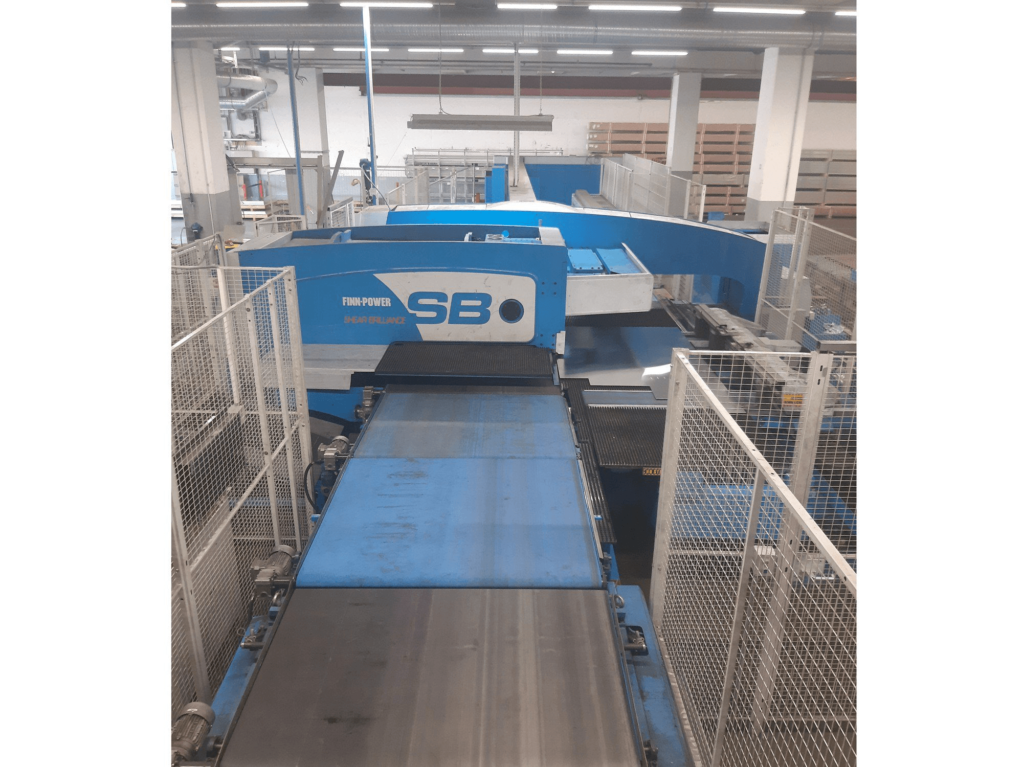 Čelní pohled na Prima Power SB8 stroj