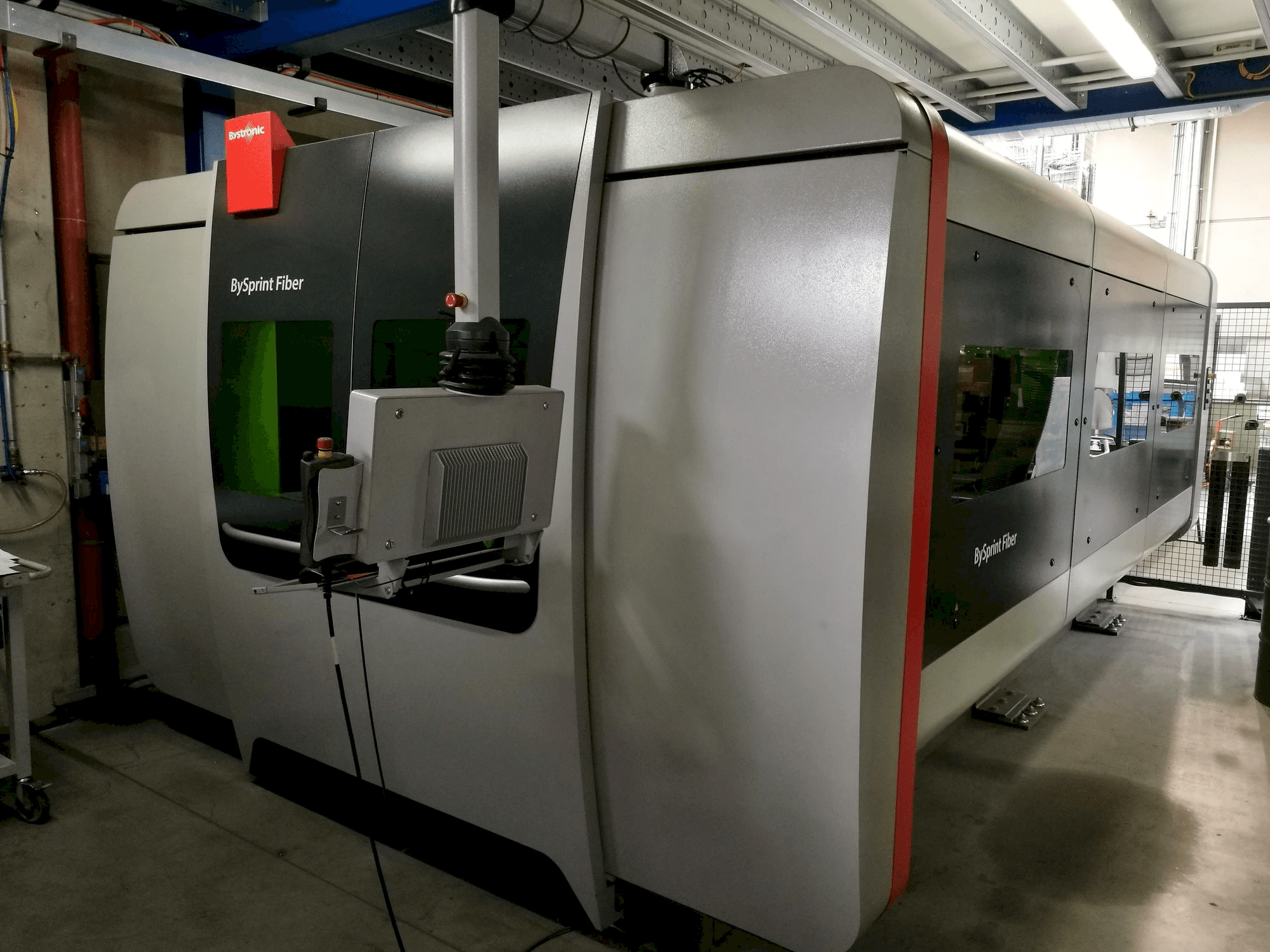 Čelní pohled na Bystronic BySprint Fiber 3015 stroj