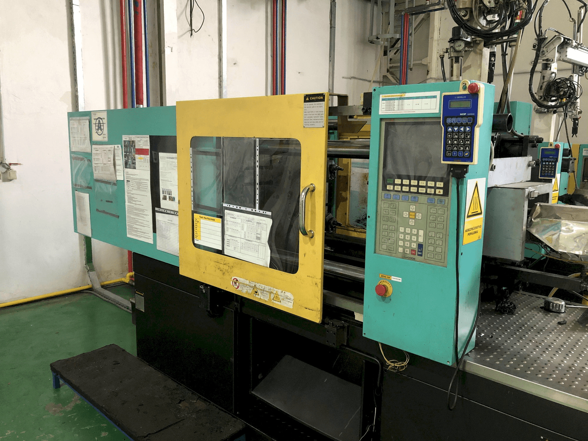 Čelní pohled na Hyundai K-150V stroj