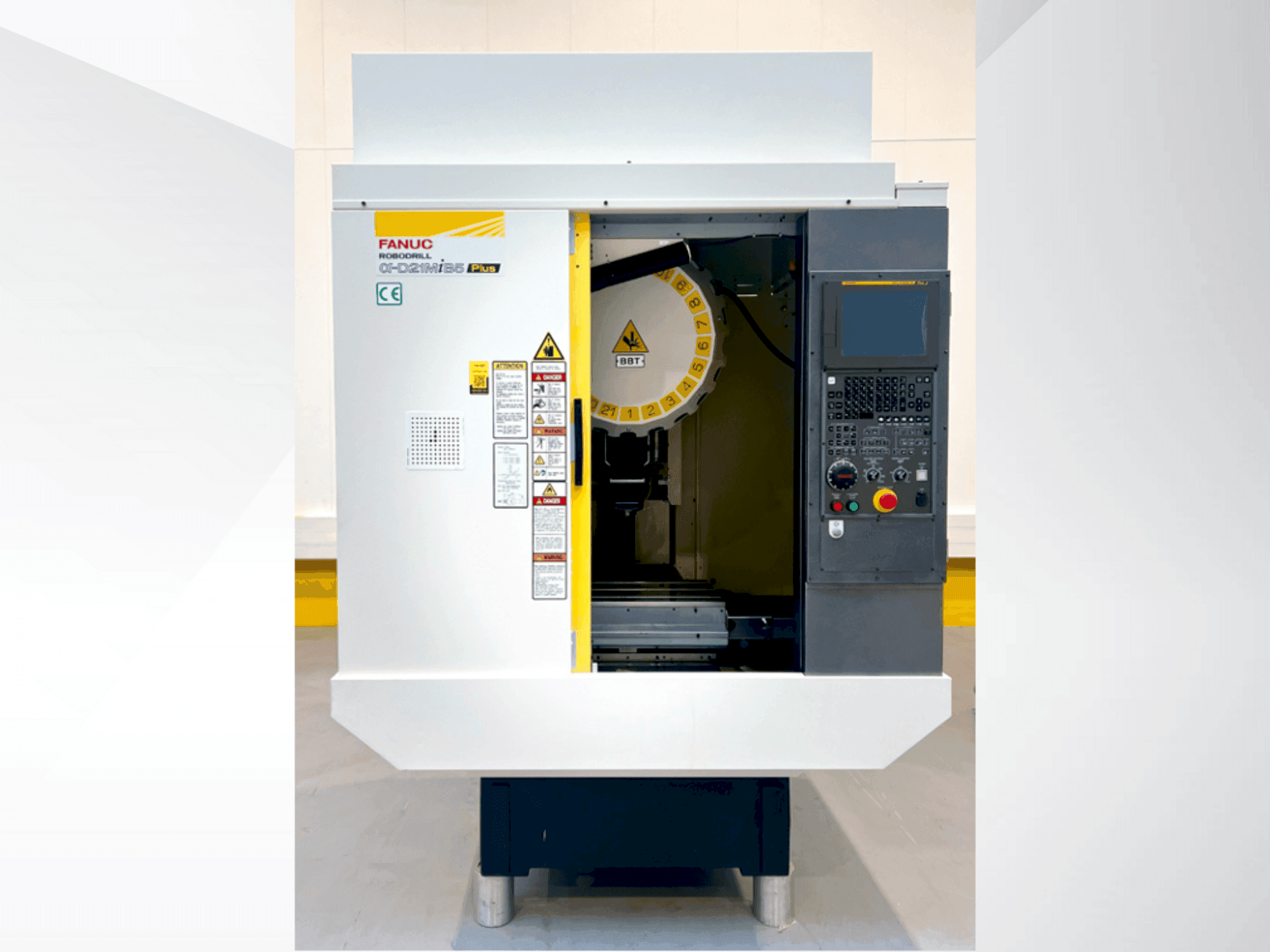 Čelní pohled na FANUC ROBODRILL α-D21MiB5 Plus stroj