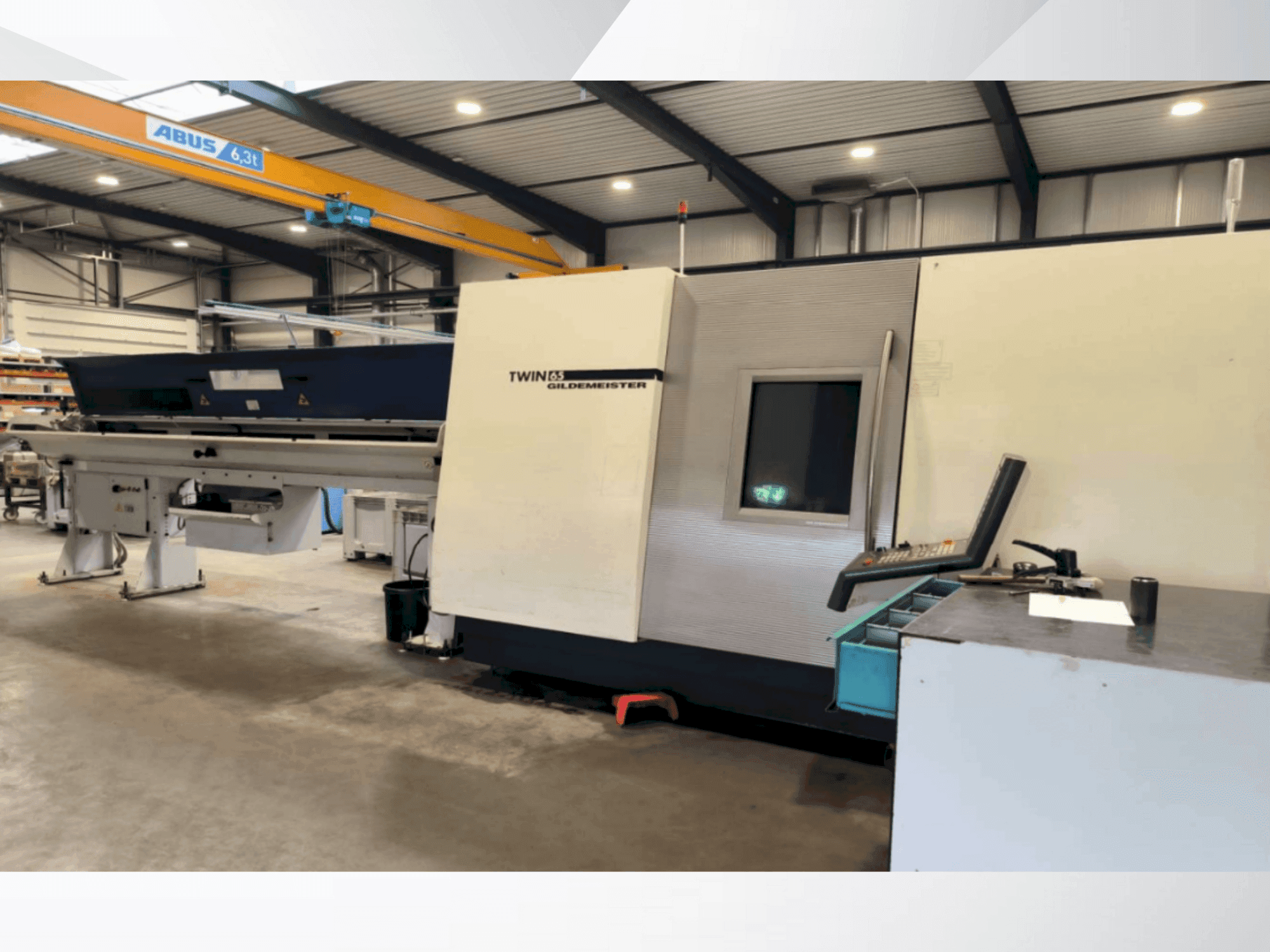 Čelní pohled na DMG Gildemeister Twin 65 stroj