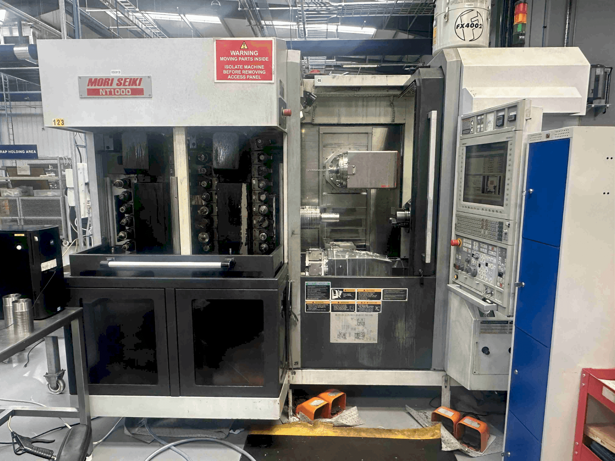 Čelní pohled na MORI SEIKI NT1000SZM stroj
