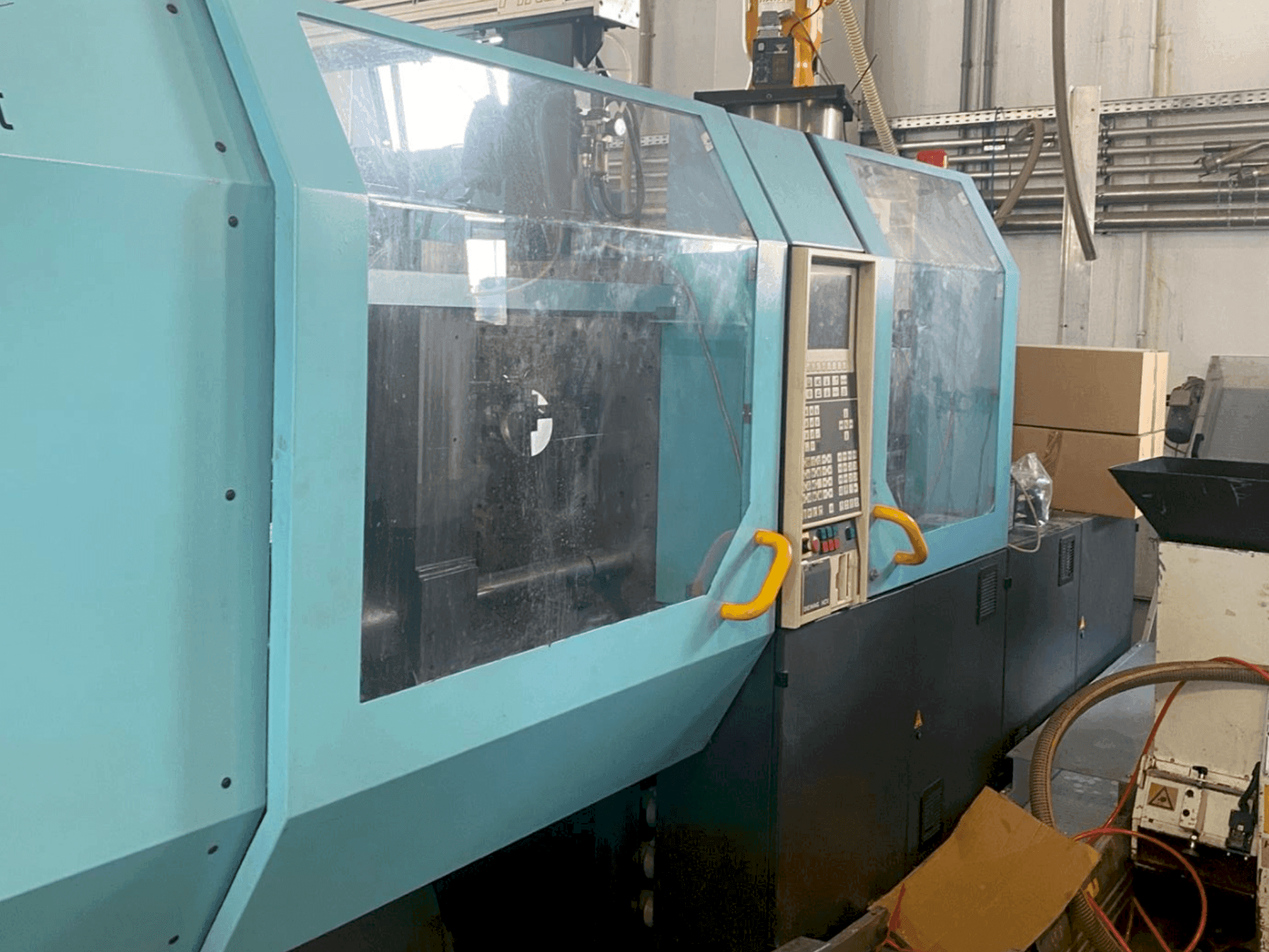 Čelní pohled na DEMAG Ergotech Compact 1500-610 stroj