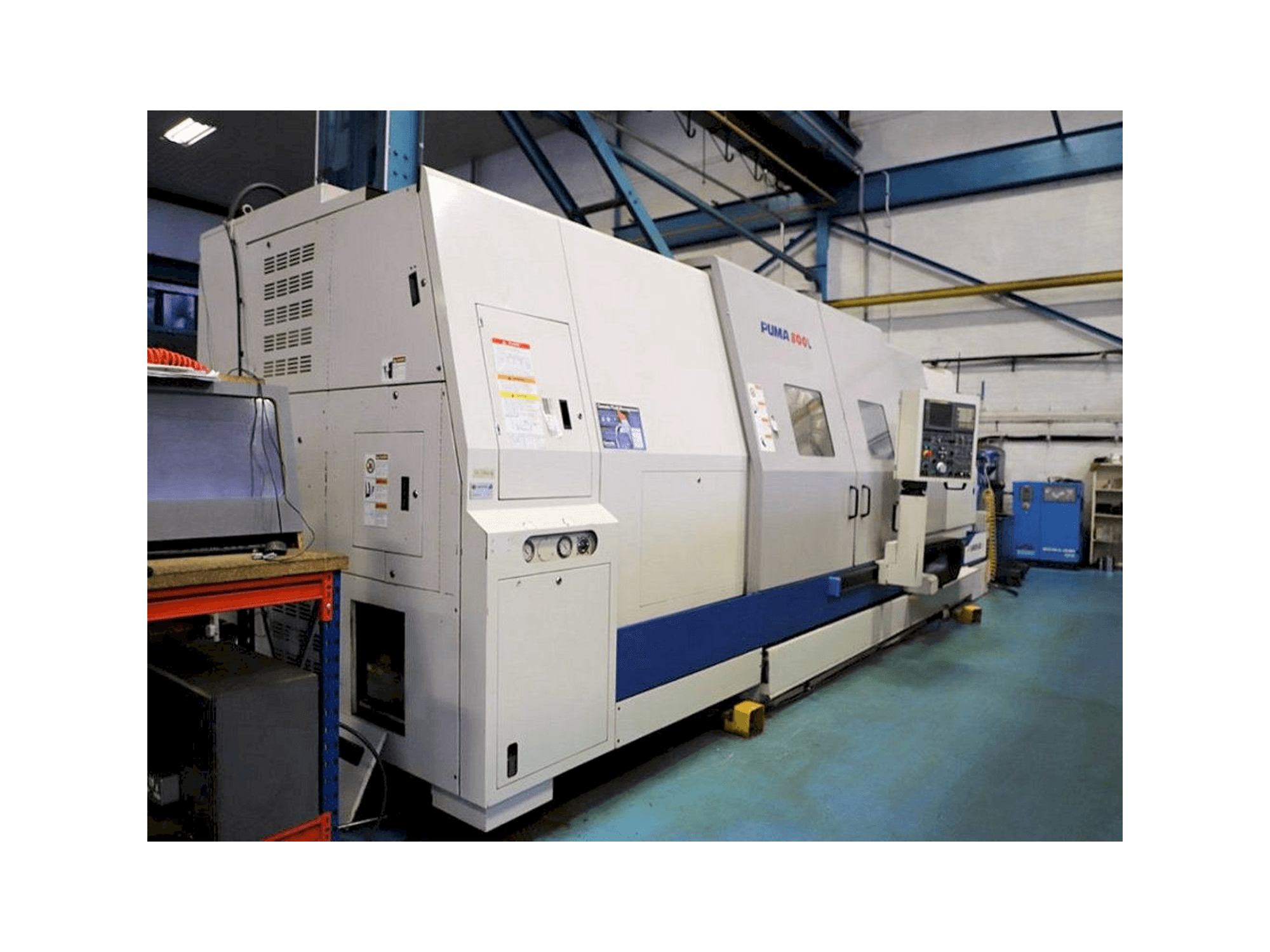 Čelní pohled na Doosan Puma 800L stroj