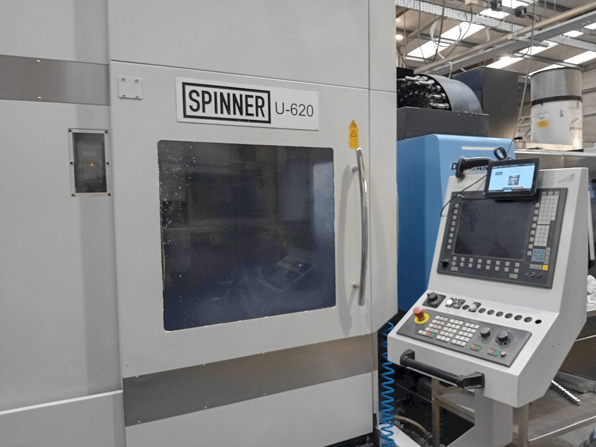 Čelní pohled na SPINNER U5-620 stroj