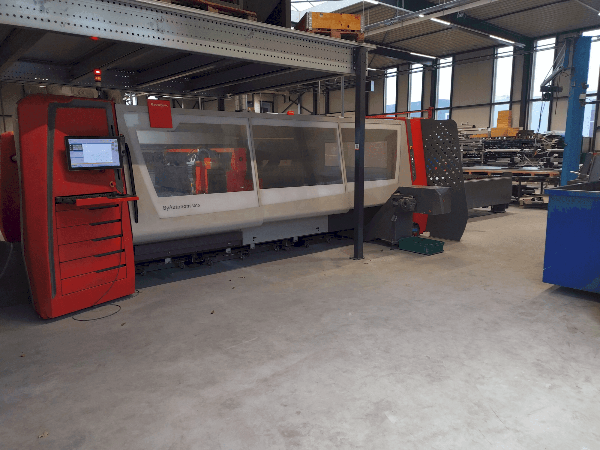 Čelní pohled na Bystronic ByAutonom 3015 stroj