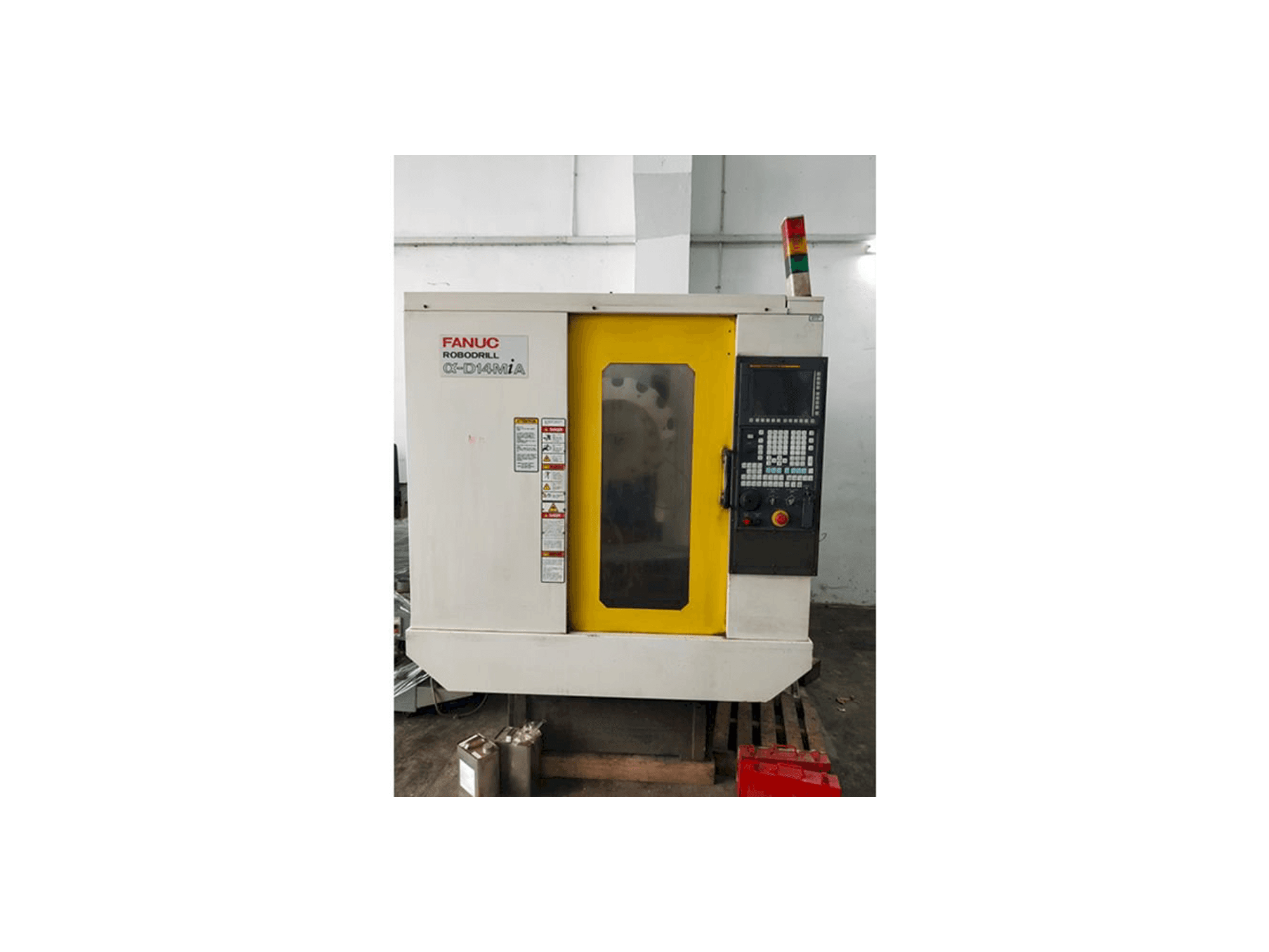 Čelní pohled na FANUC Alpha-D14MiA stroj