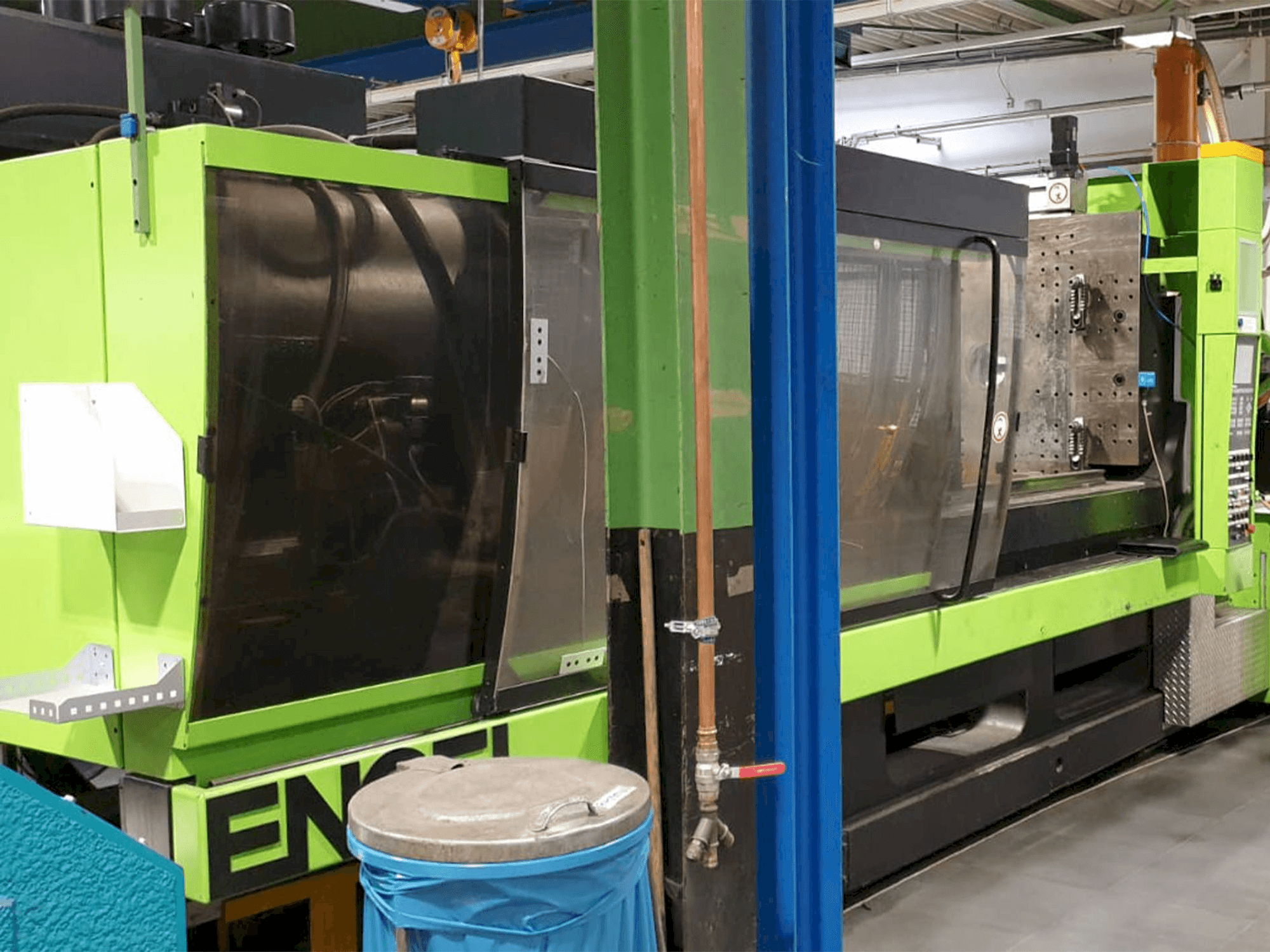 Čelní pohled na ENGEL ES 2550/500 HL-V stroj