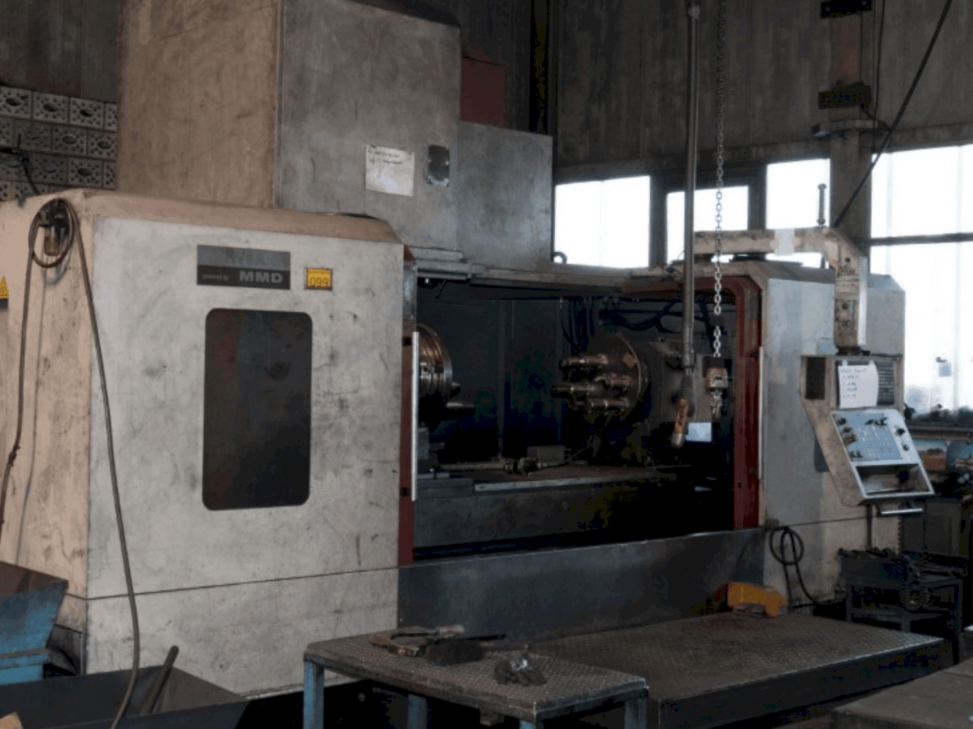 Čelní pohled na Akira Seiki MMD HV8A stroj