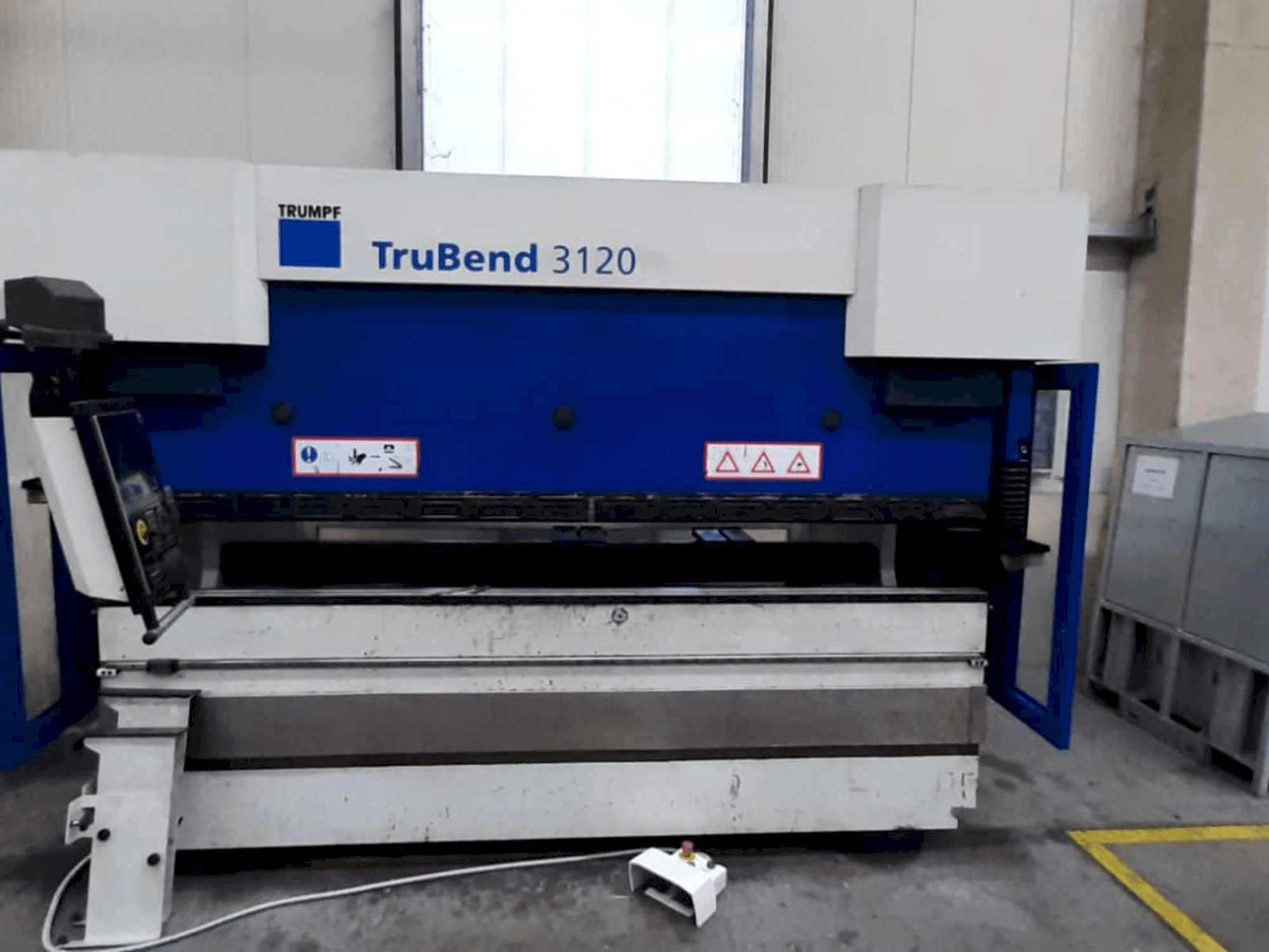 Čelní pohled na Trumpf TruBend 3120 stroj