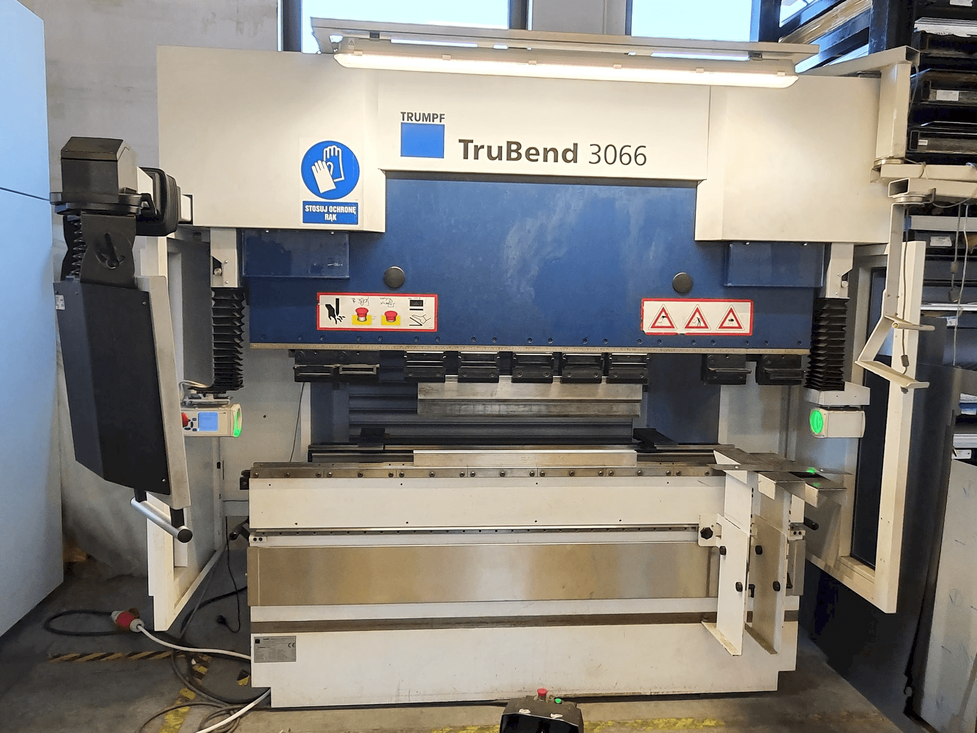 Čelní pohled na Trumpf TruBend 3066 stroj