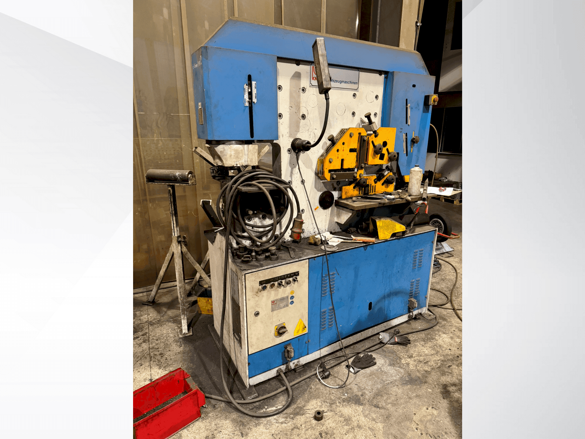 Čelní pohled na KNUTH HPS 80/1500 stroj