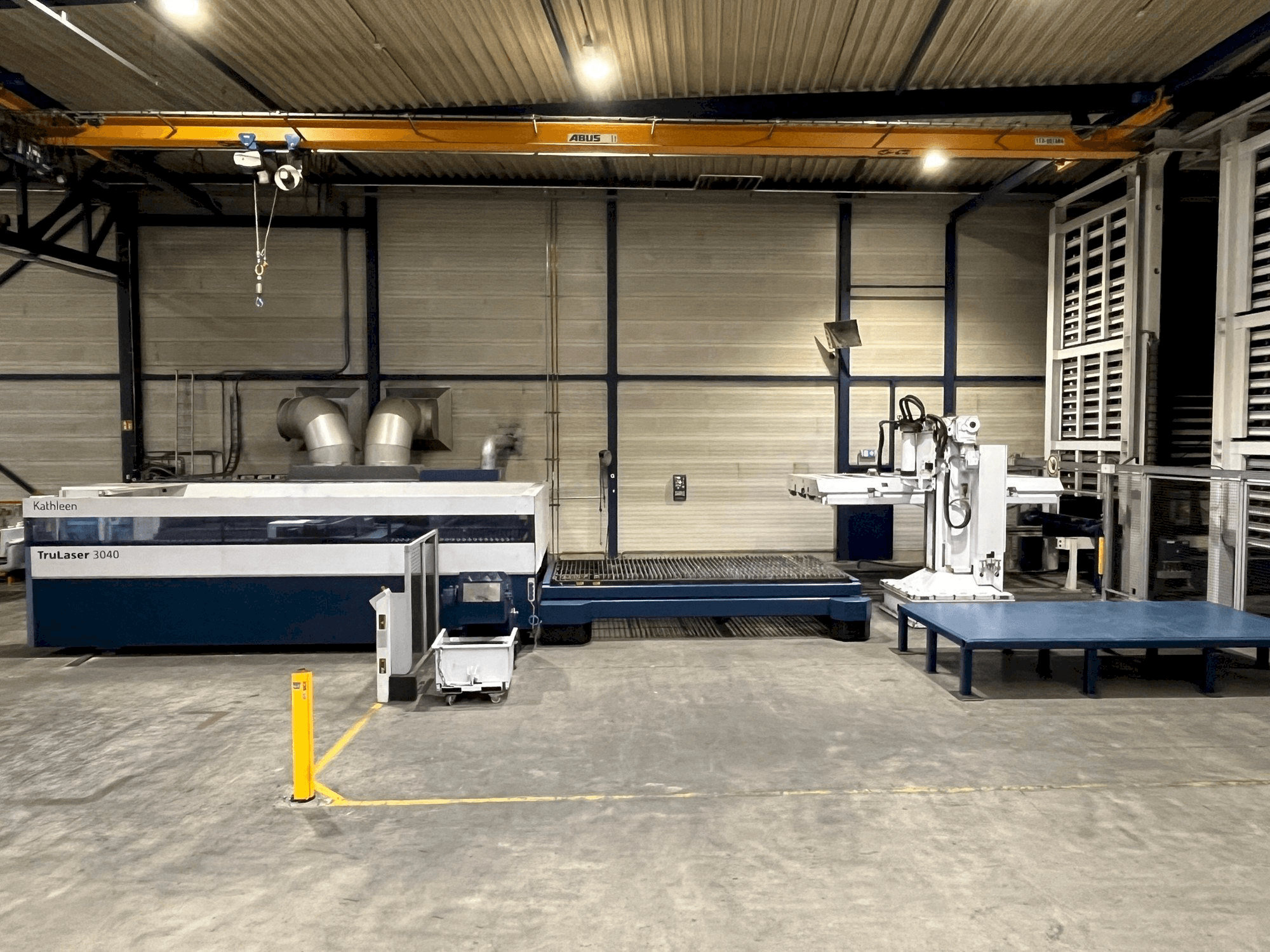 Čelní pohled na Trumpf TruLaser 3040 6kW CO2 + Liftmaster stroj