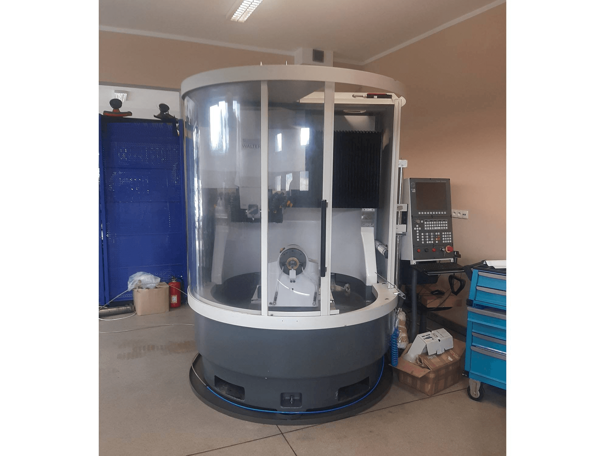 Čelní pohled na Walter stroj