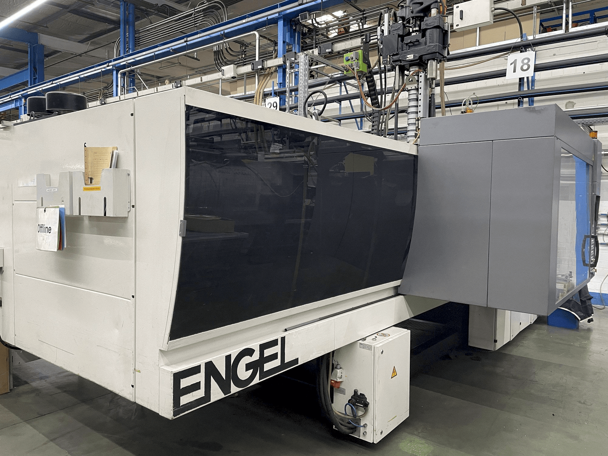 Čelní pohled na ENGEL VICTORY 1350H500V/350 Combi stroj