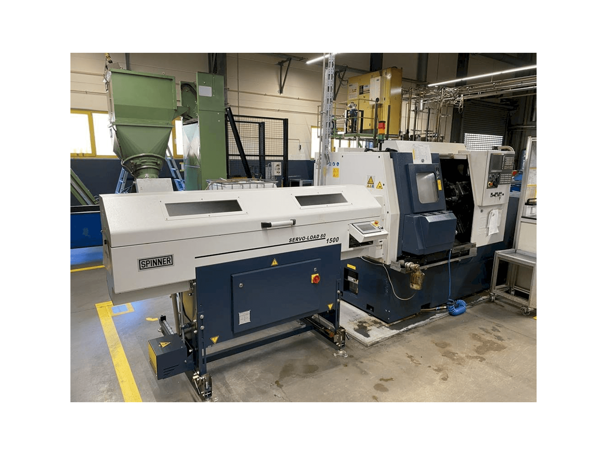 Čelní pohled na SPINNER TC400-52 stroj