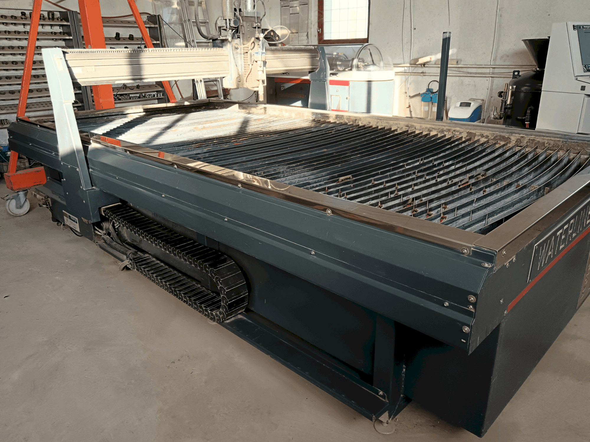 Čelní pohled na Waterjet Italy WL510 stroj