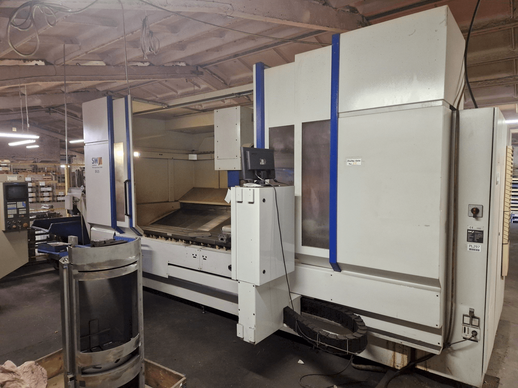 Čelní pohled na SW BA 25 stroj