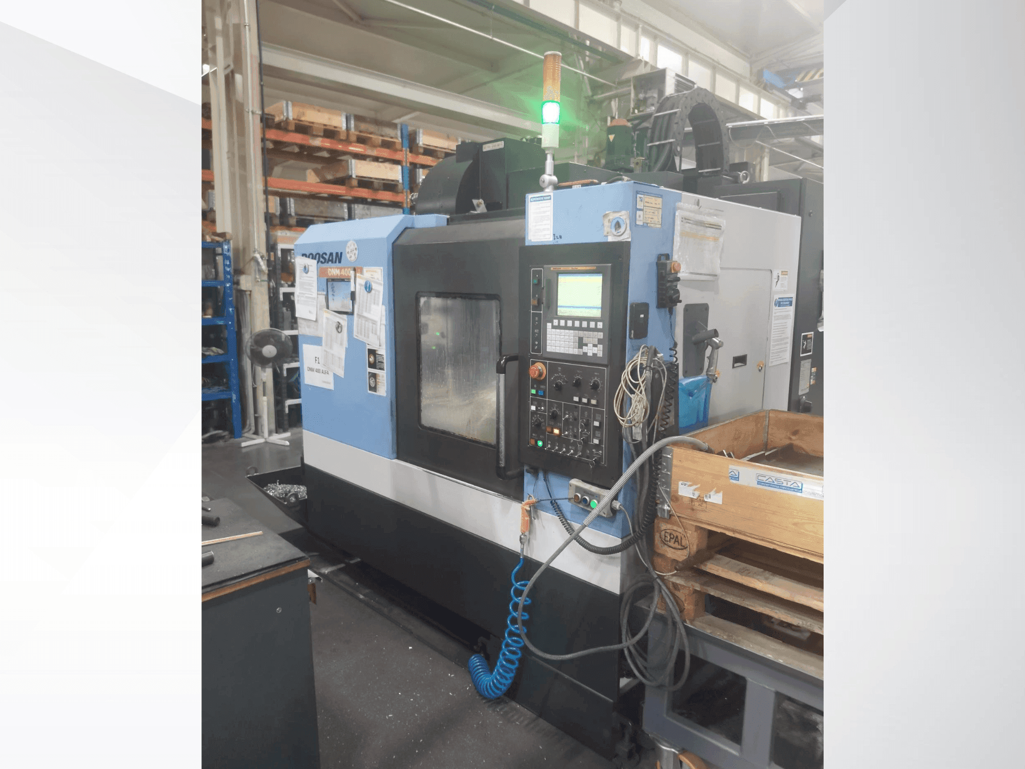 Čelní pohled na DOOSAN DNM 400A stroj