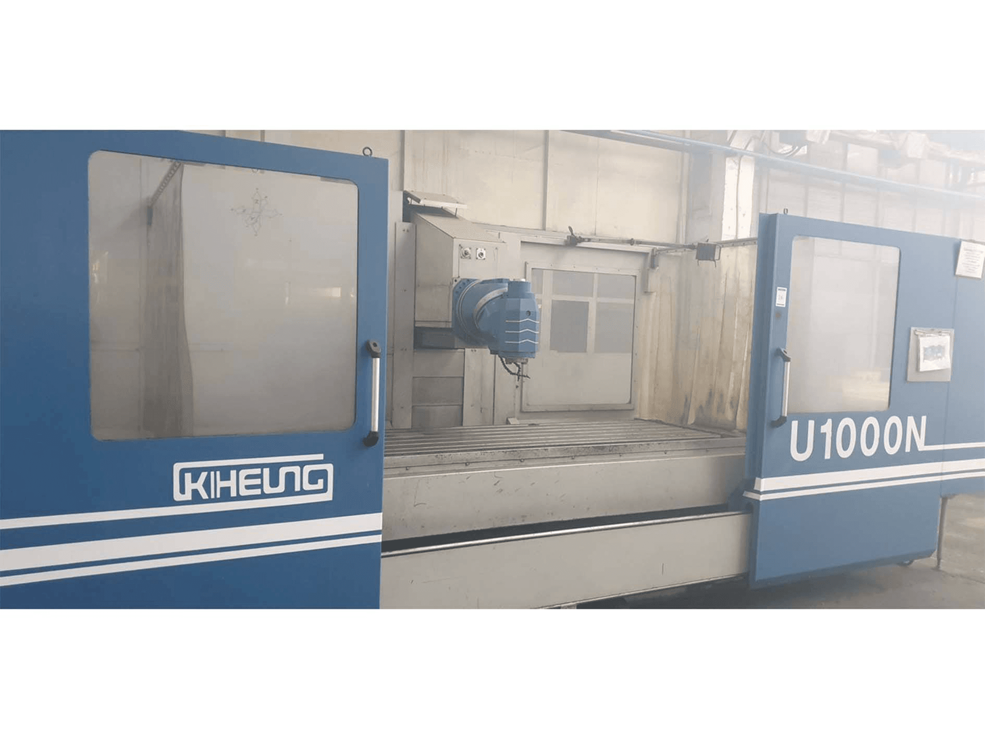 Čelní pohled na KIHEUNG U1000N stroj