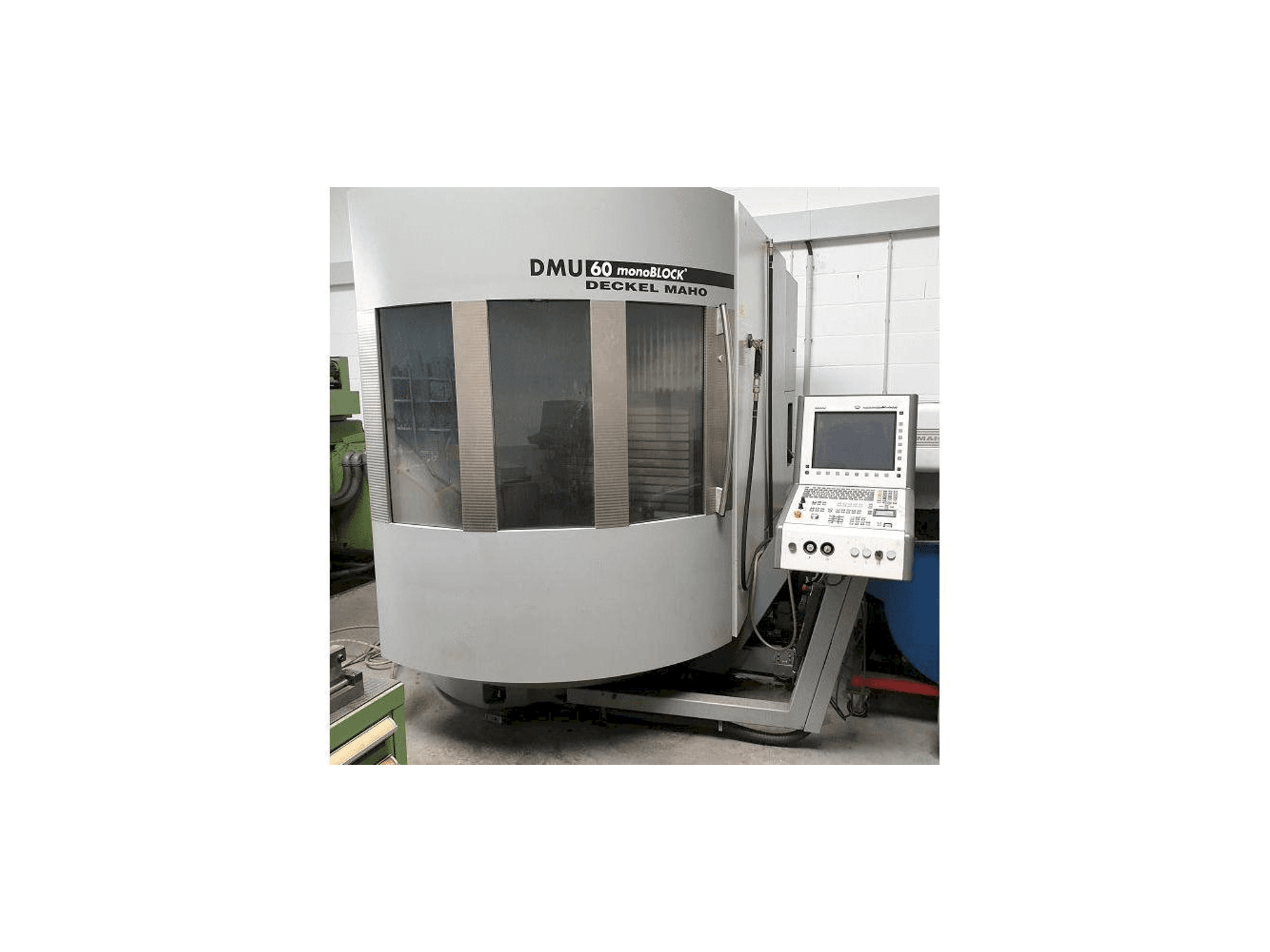 Čelní pohled na DECKEL MAHO DMU 60 MonoBlock stroj
