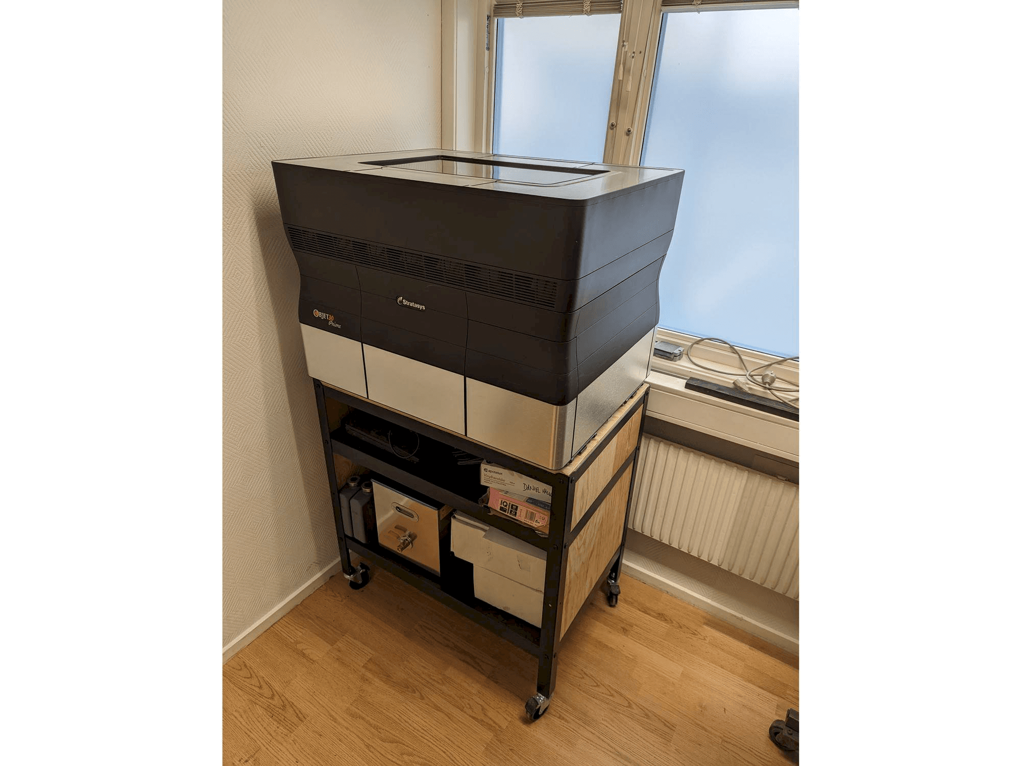 Čelní pohled na Stratasys objet30 V3 pro stroj