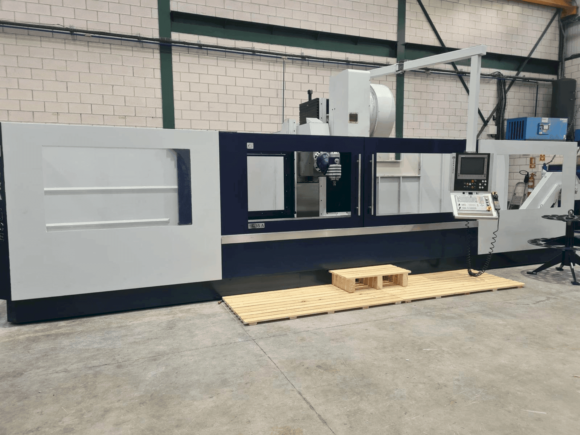 Čelní pohled na Soraluce TA-35A stroj