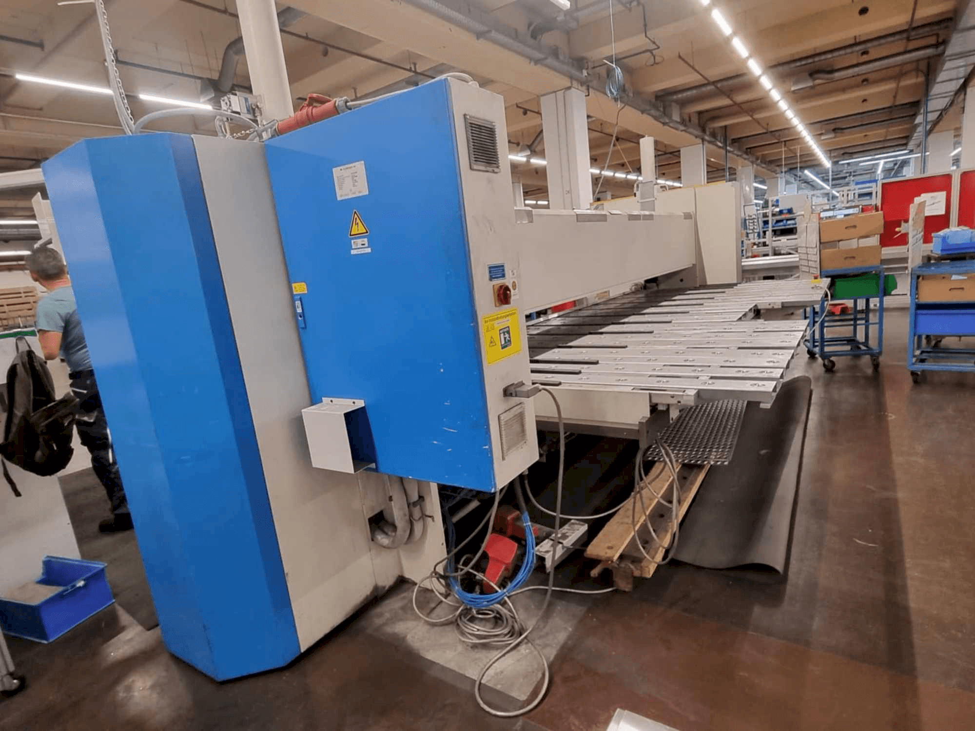 Levý boční pohled na SCHRODER-FASTI FP40-40/03 stroj