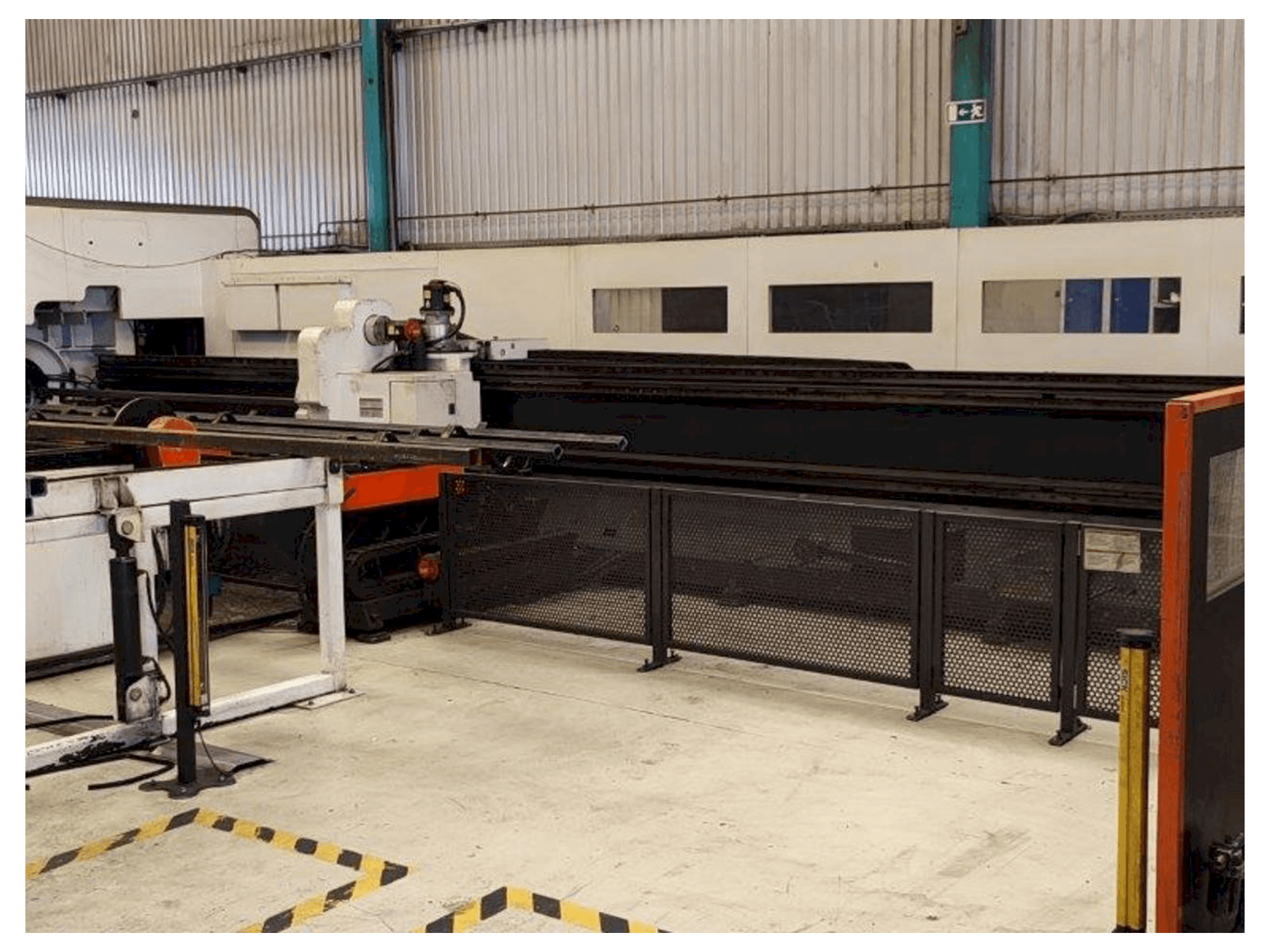 Čelní pohled na Mazak Fabri Gear 220 4kW stroj