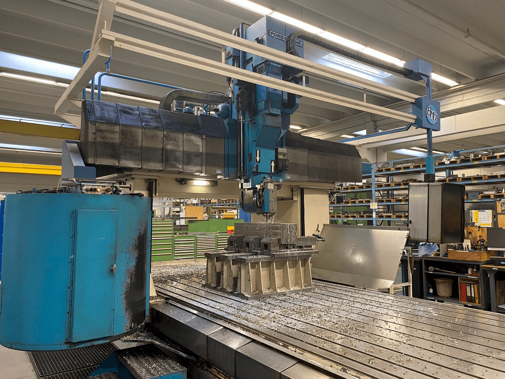 Čelní pohled na Forest Line Seramill 240 stroj