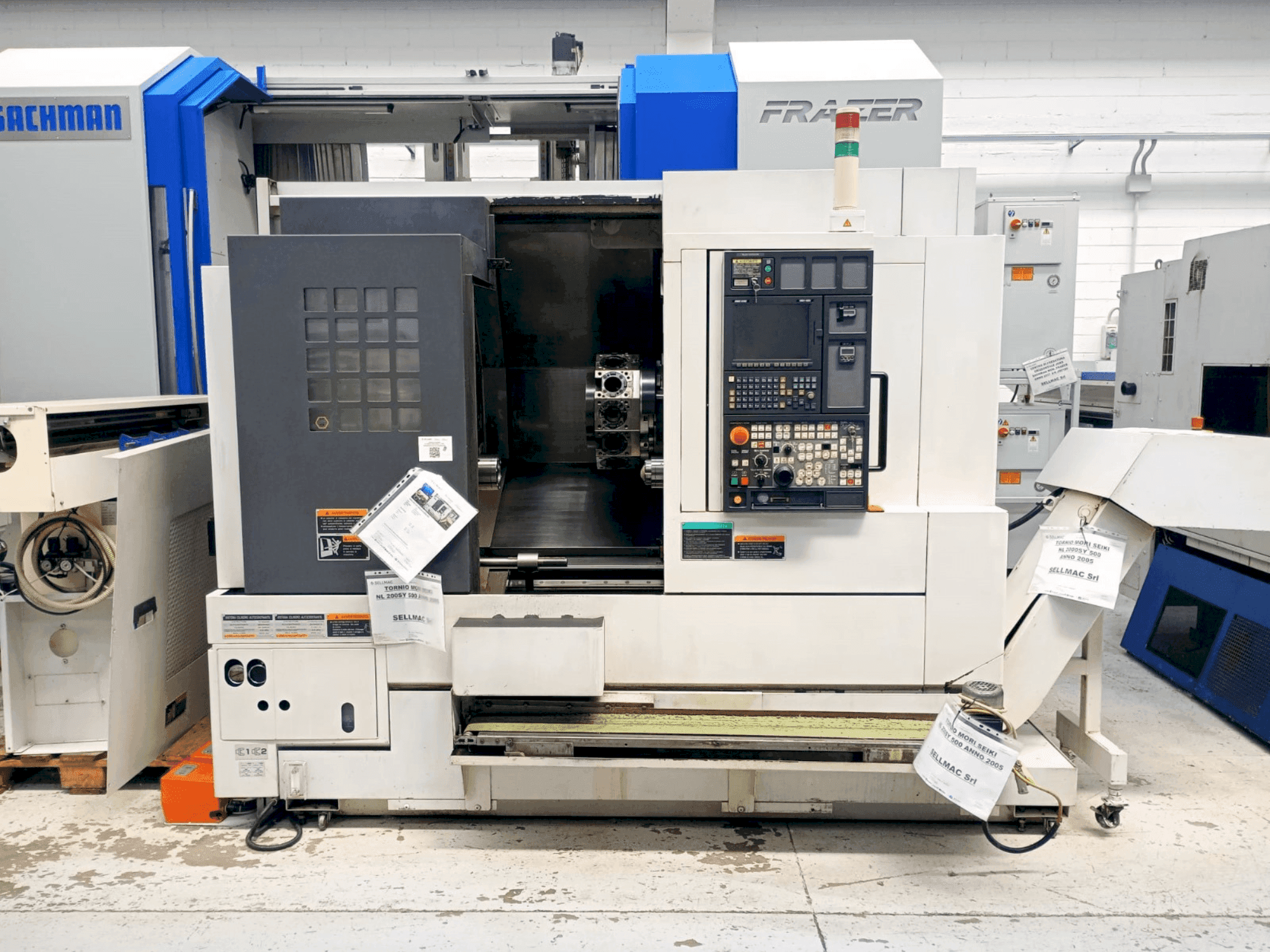 Čelní pohled na MORI SEIKI NL2000SY/500 stroj