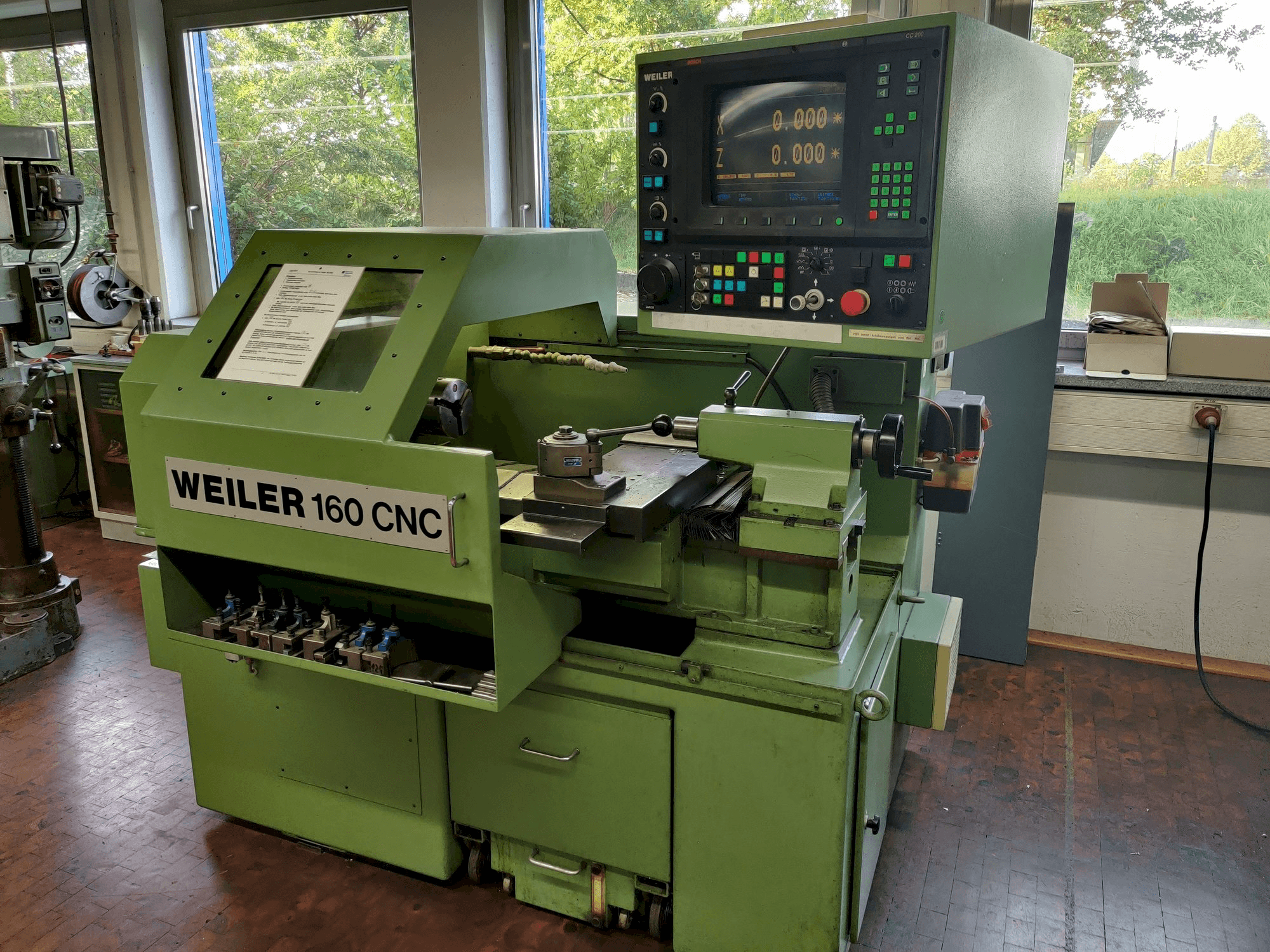 Čelní pohled na Weiler 160 CNC stroj