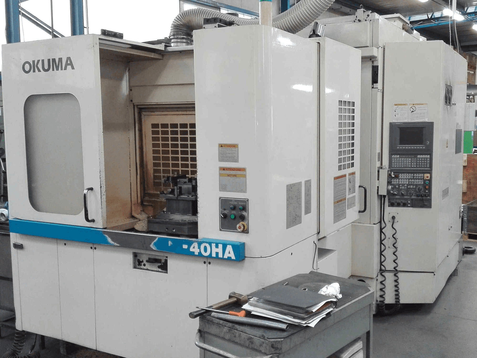 Čelní pohled na Okuma MX 40HA stroj