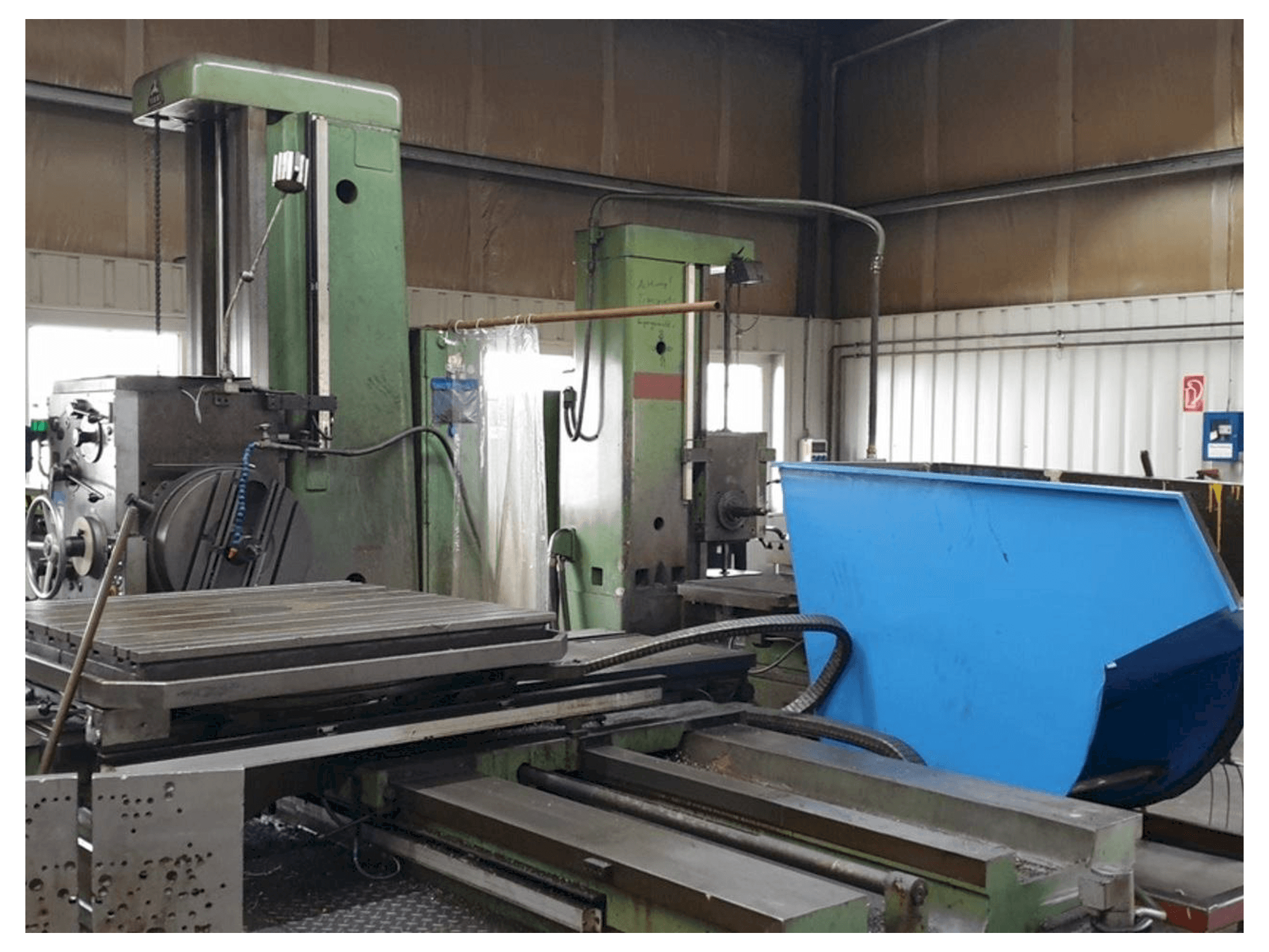 Čelní pohled na TOS W 100 A stroj