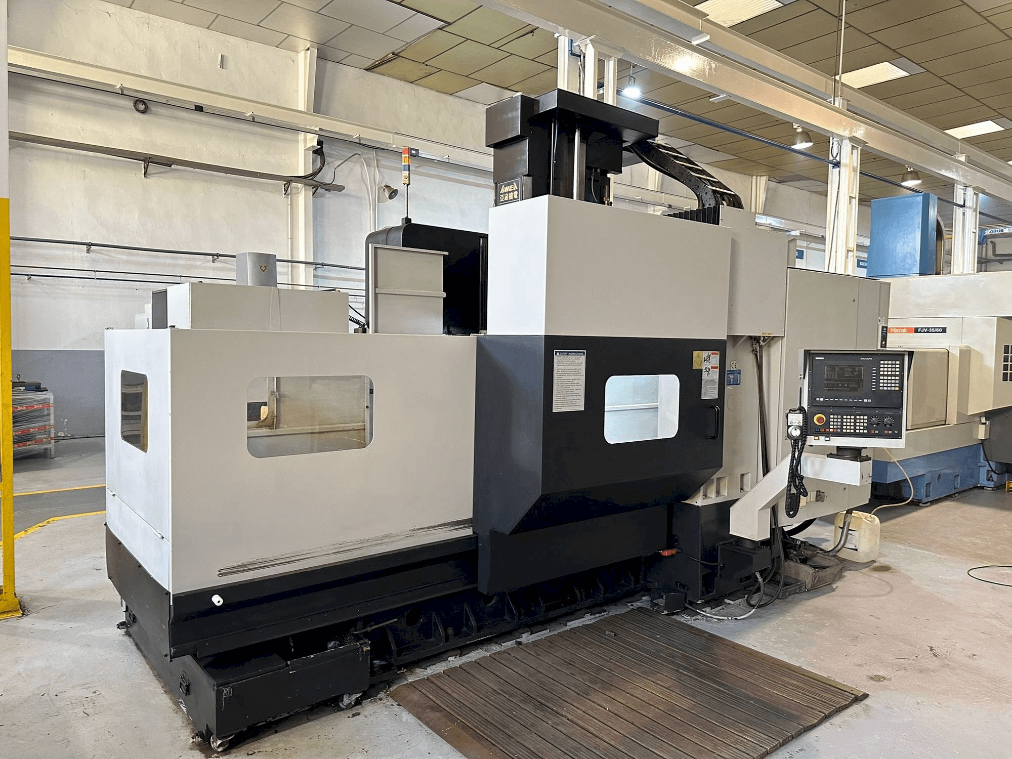 Čelní pohled na AWEA VP2012 stroj