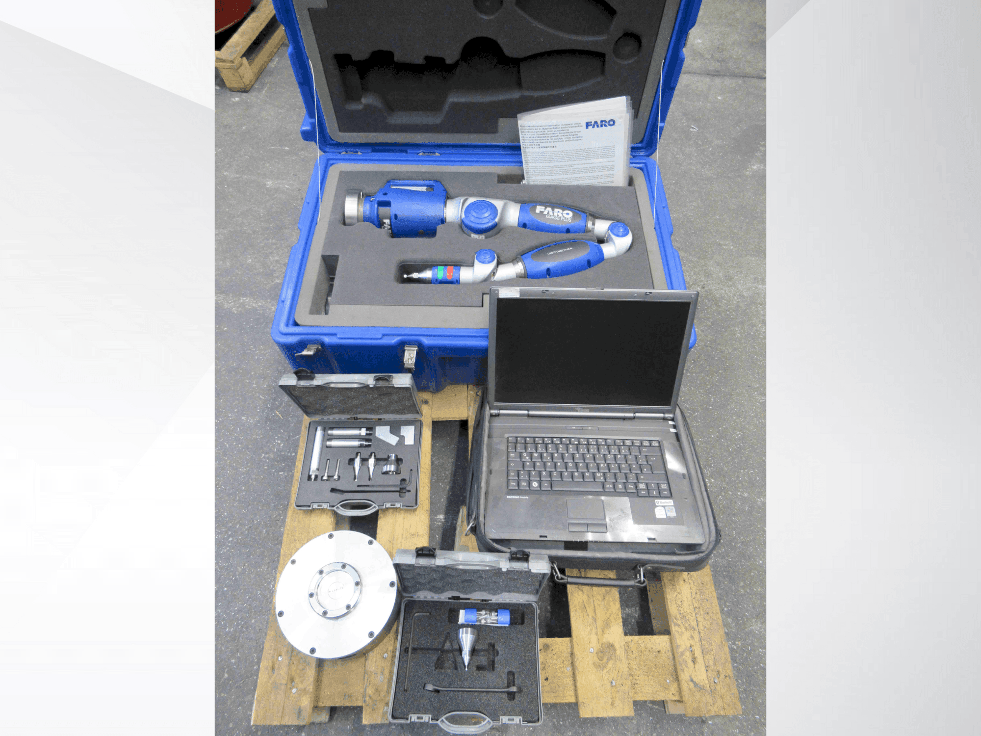 Čelní pohled na Faro F04 stroj