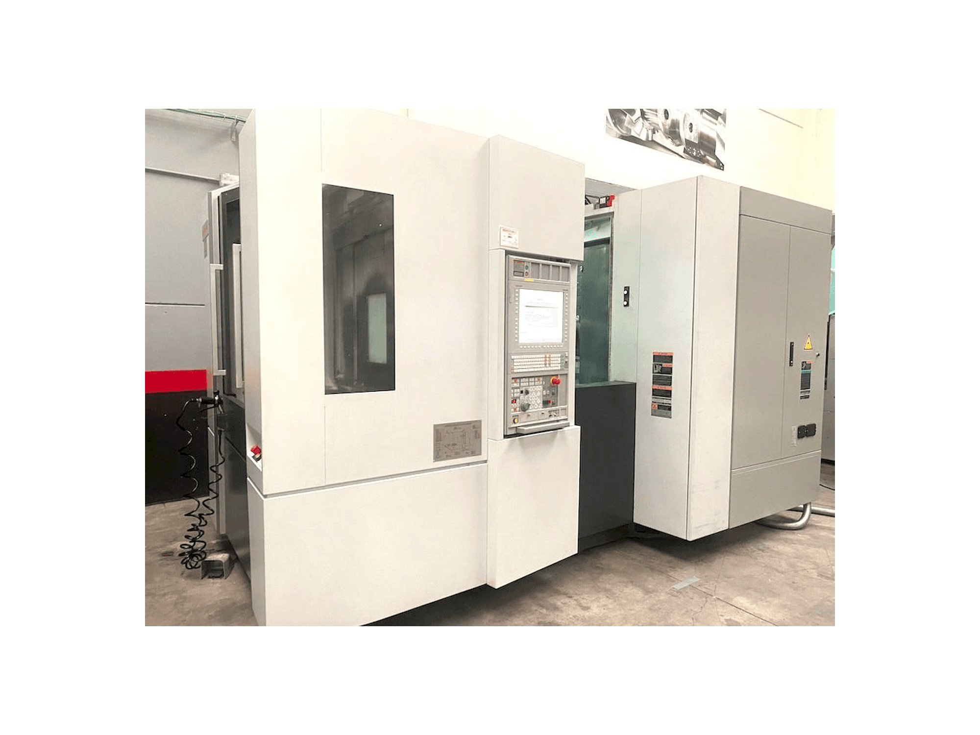 Čelní pohled na MORI SEIKI NH 5000 DCG stroj
