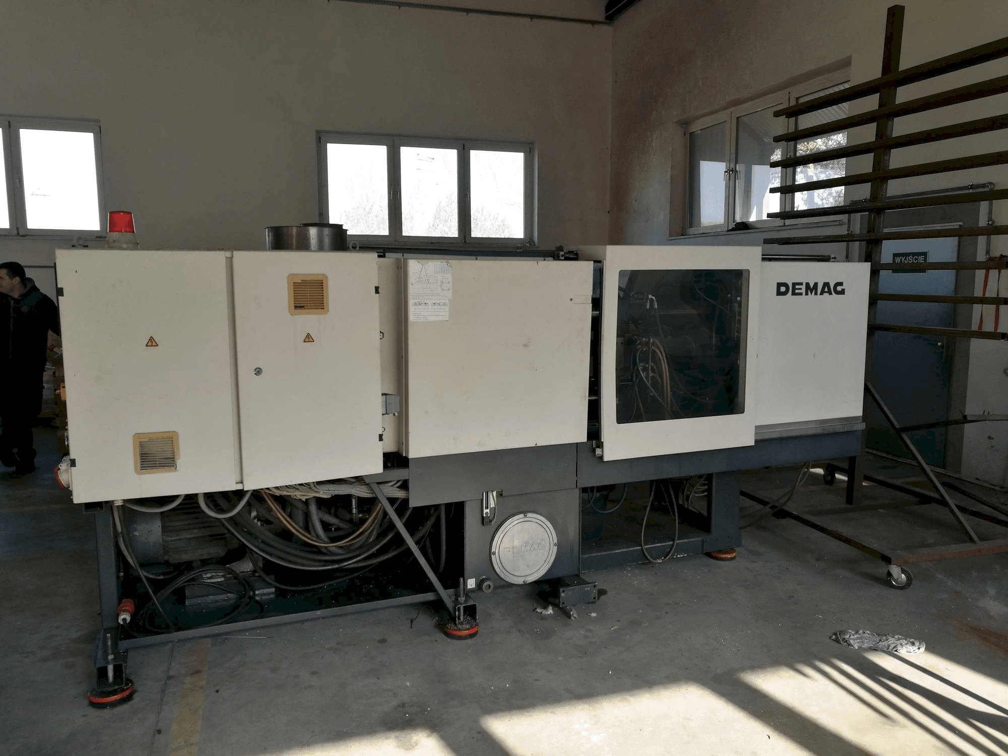 Čelní pohled na DEMAG ERGOtech - compact 800-310 stroj