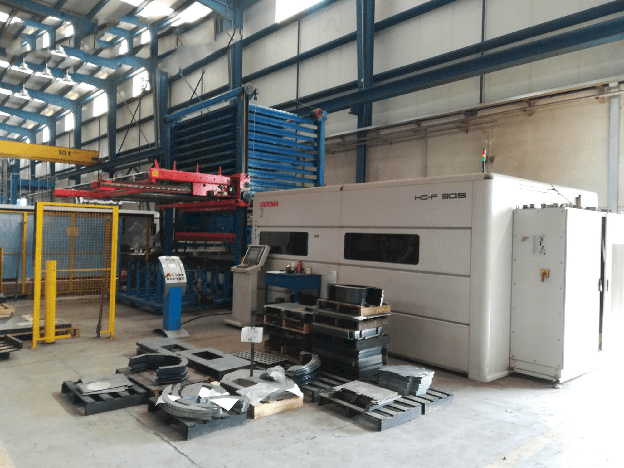 Čelní pohled na Durma HD-F 3015 stroj