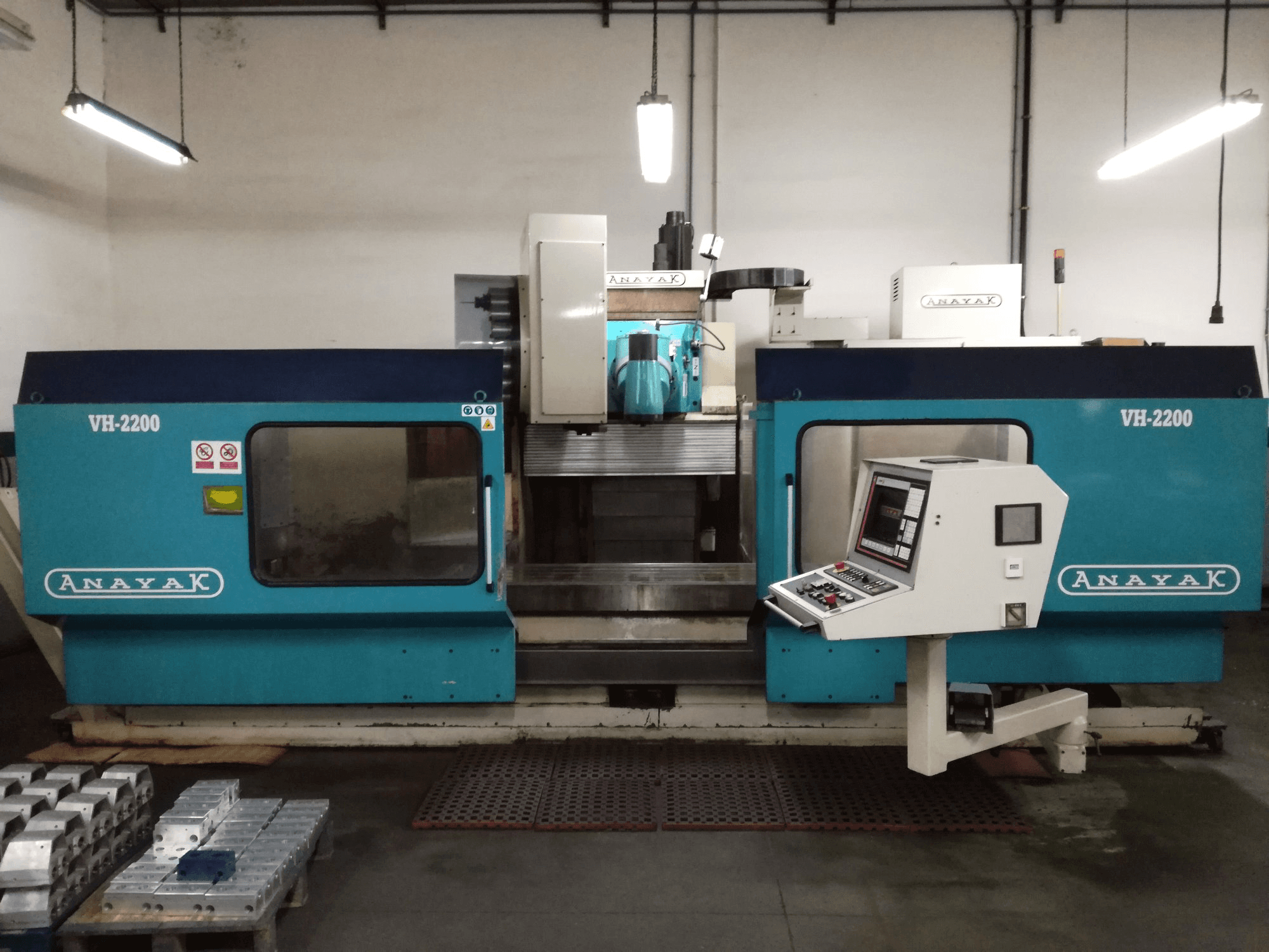 Čelní pohled na ANAYAK VH-2200 stroj