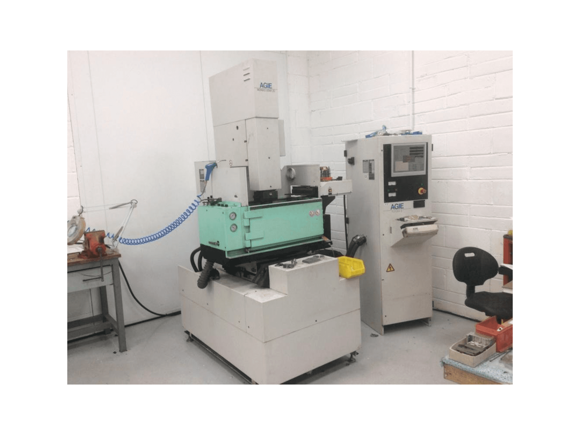 Čelní pohled na AGIE Mondo 20 Star stroj