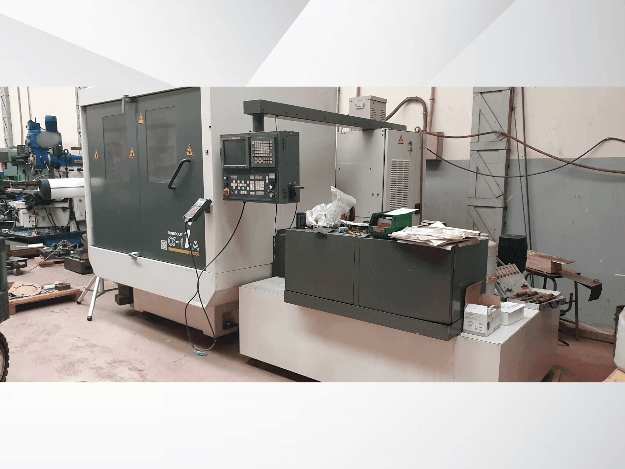 Čelní pohled na FANUC Aplha-1iA stroj