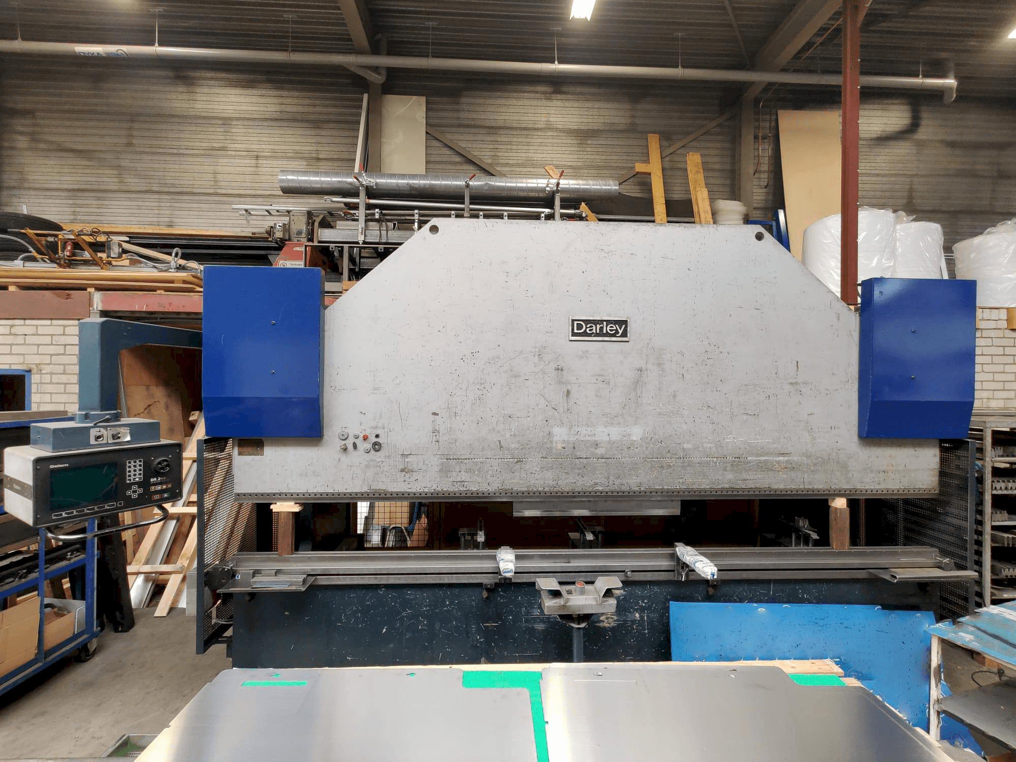 Čelní pohled na Darley EHP150 43/37 stroj